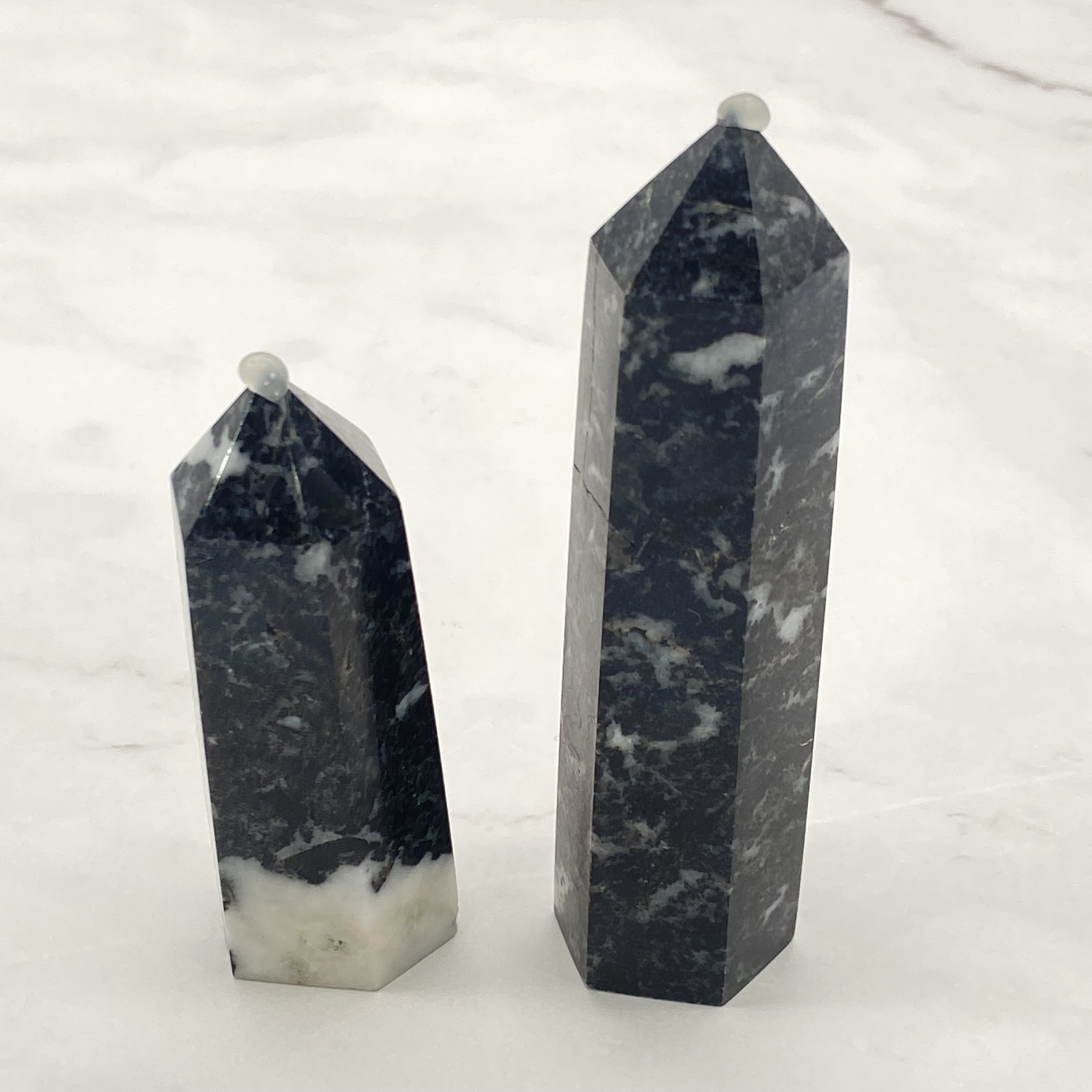 Hot sale natural crystals stone towers bulk healing polishing black white small tower Holiday Decoration