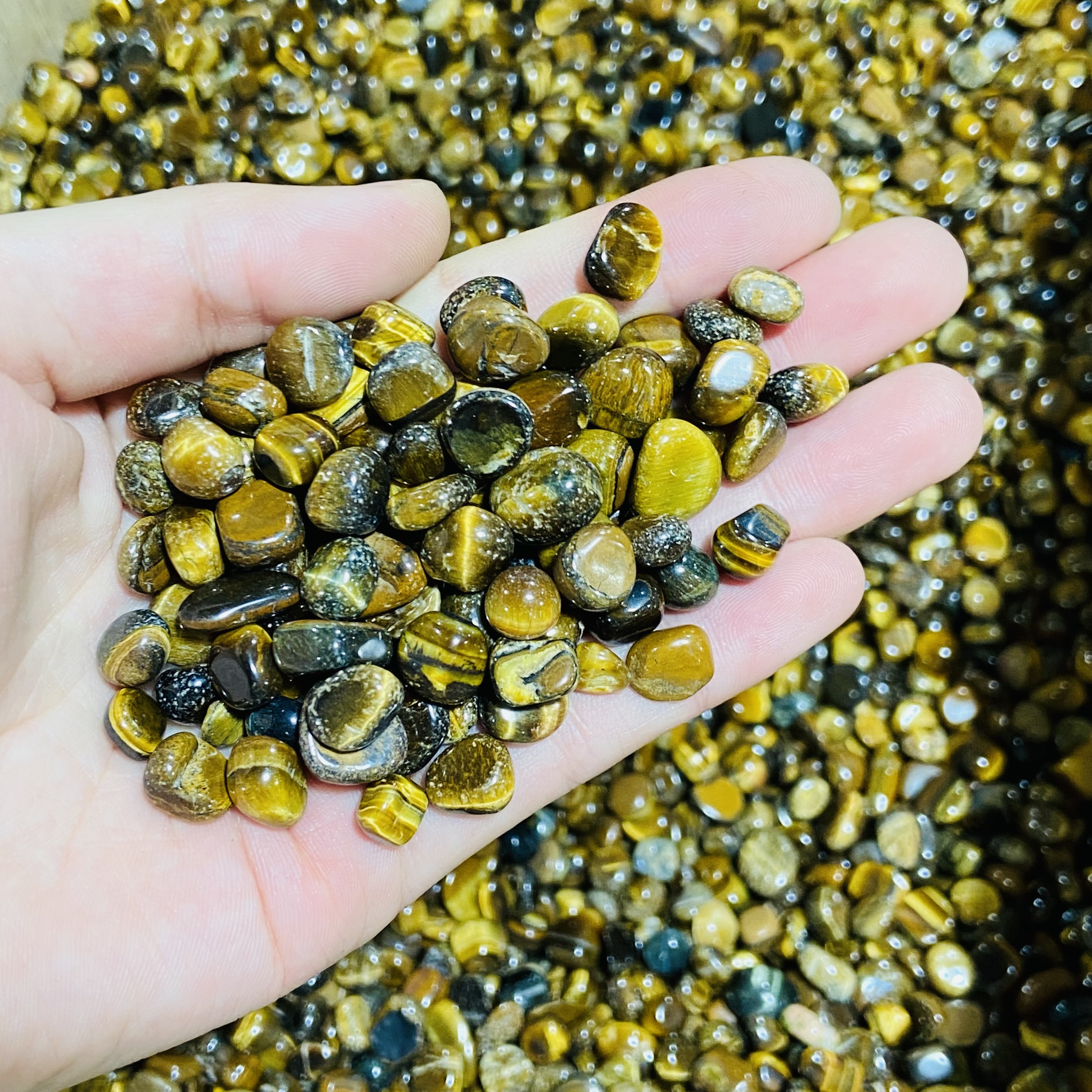 Top quality natural crystals healing stones crystal gravel rounded tiger eye stone tumbled stones for decoration