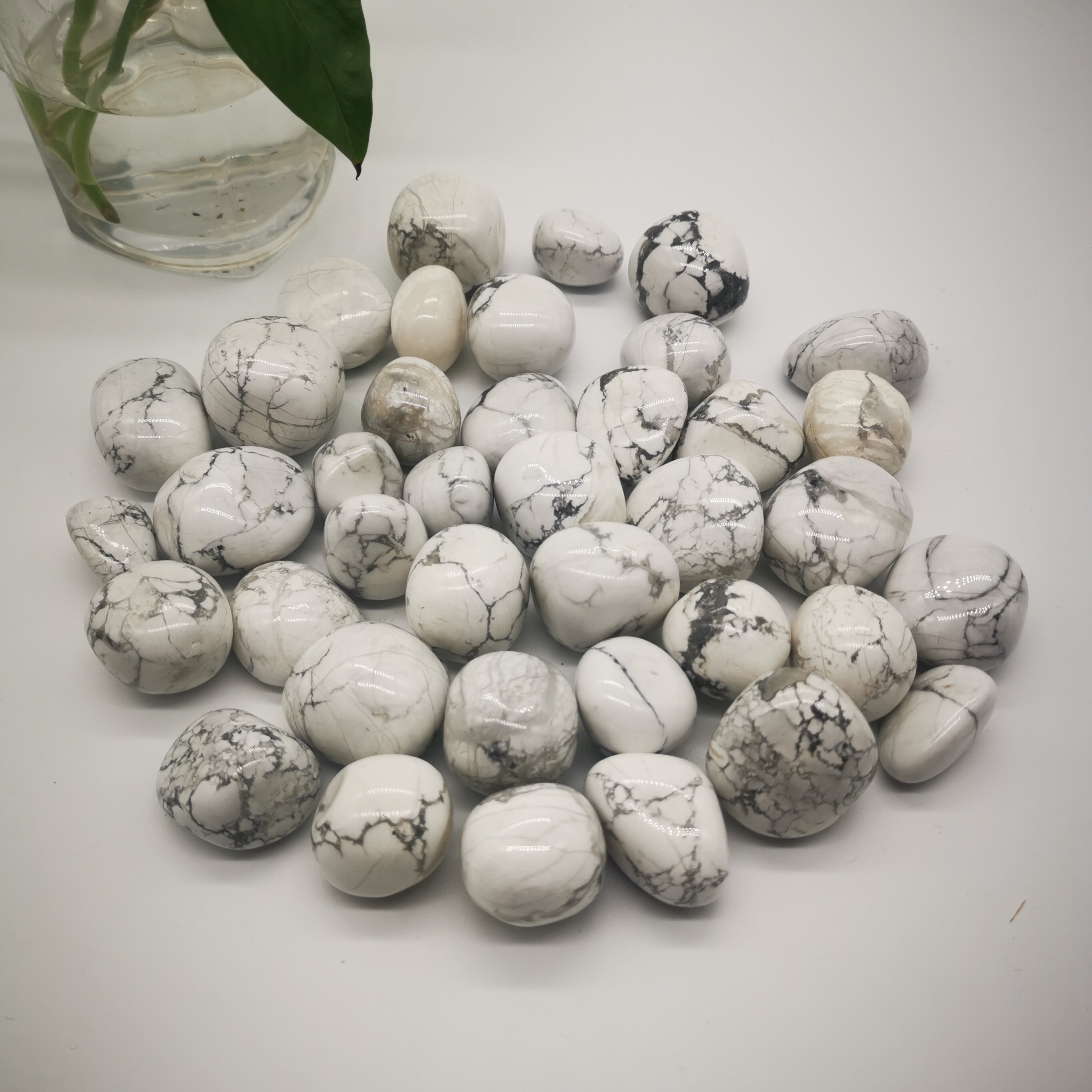 High quality gravel tumbled stones crystal healing polished white pine stone tumbled crystal stones for fengshui