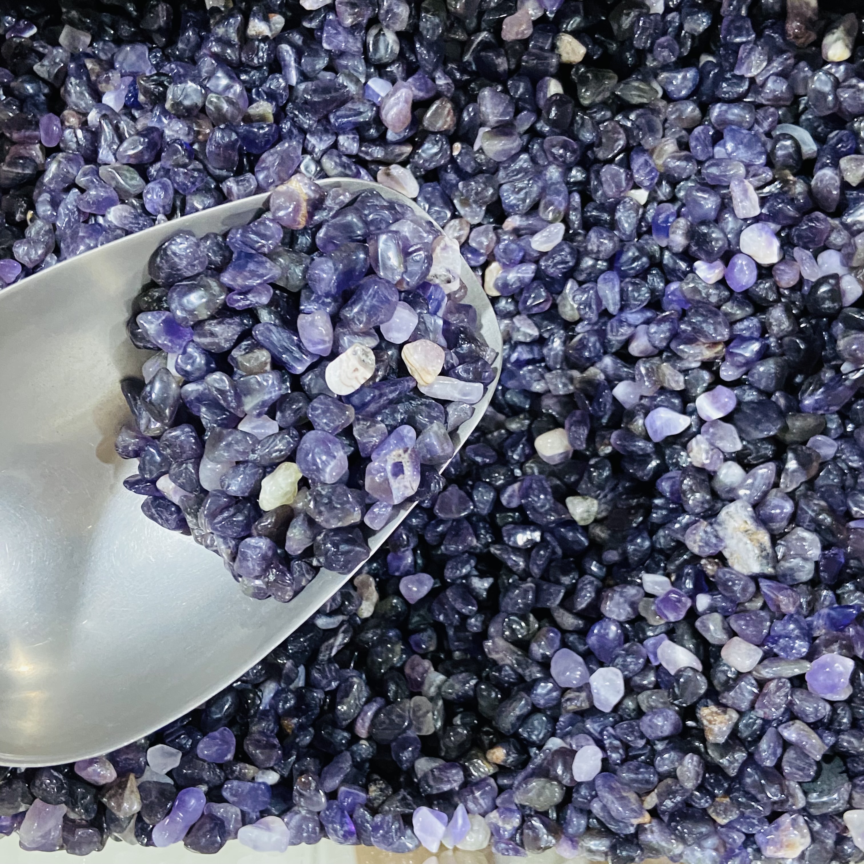 Dark purple crystal stone bulk crystal healing natural stone wholesale crystal clear amethyst tumble stones