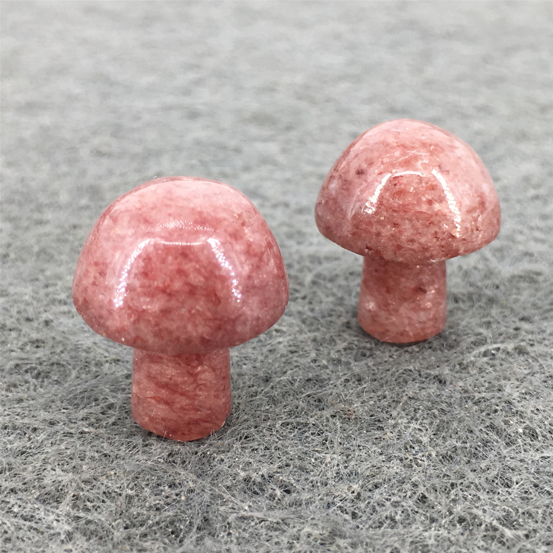 Hot sale crystal healing stone carving natural gemstone mini strawberry crystal mushroom carving craft