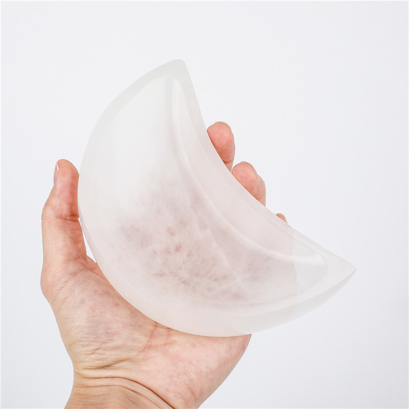 Polished White Heart shaped decorative bowl hand carved natural quartz crystal gypsum crescent bowl for folk crafts