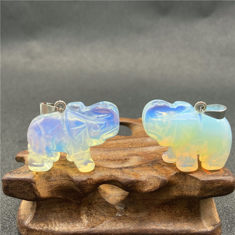 Hand Carved natural crystal stone elephant pendant jewelry polished healing mini elephant crystal carving gem necklace For Women