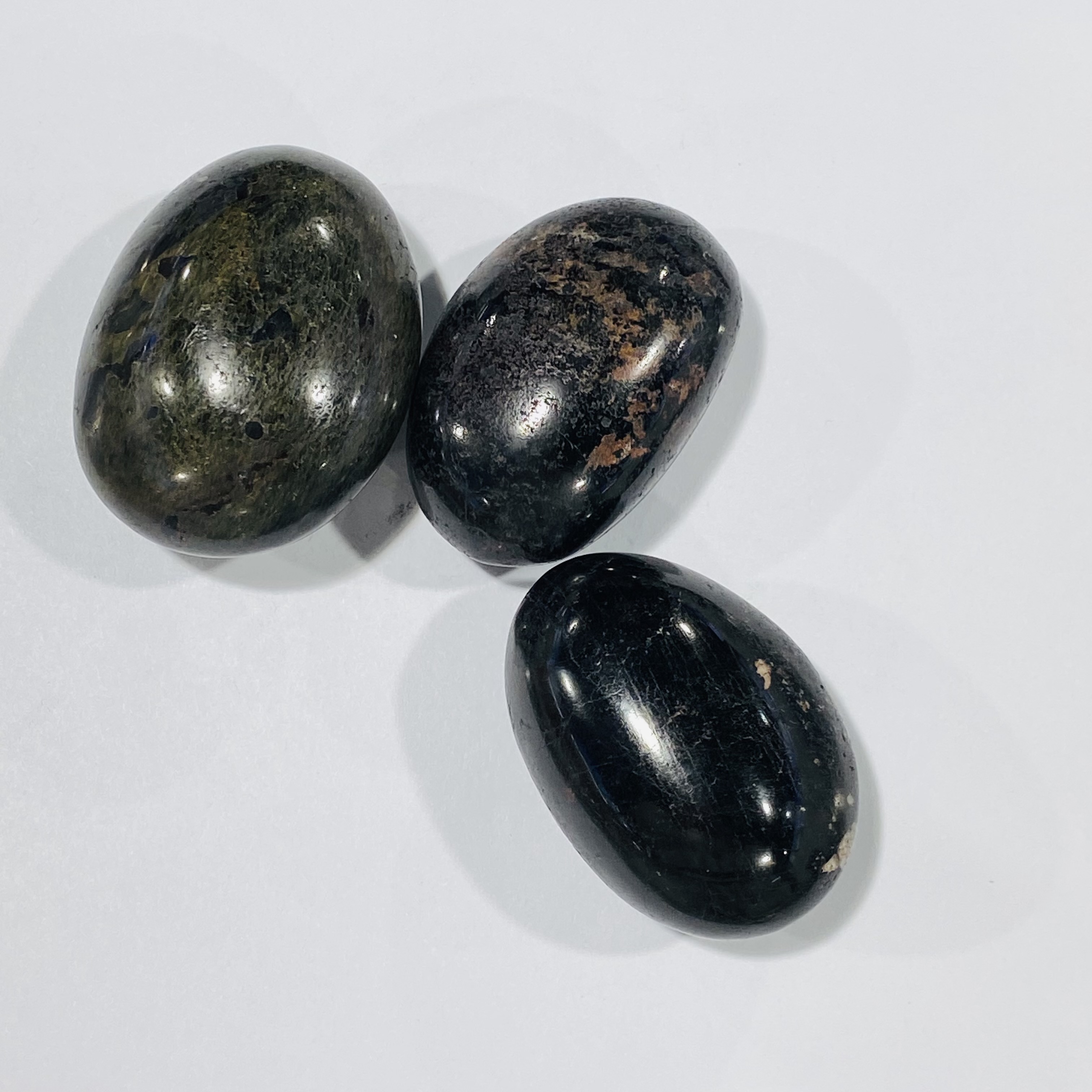 High quality Natural crystals healing stones black tourmaline palm stone healing stone for decoration and gifts