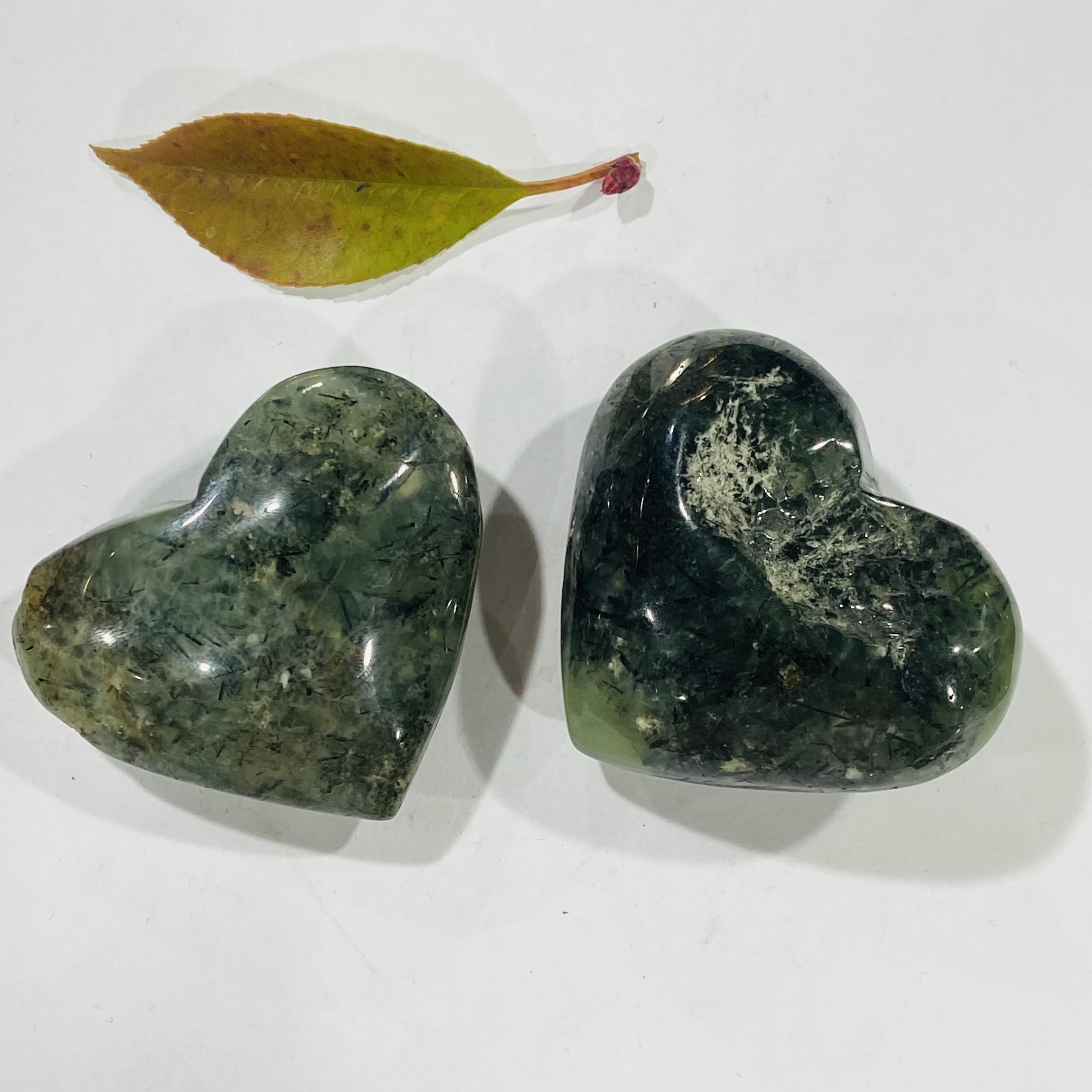 Top saling crystals healing stones Prehnite stone Crystal hearts healing crystal for decoration and gifts