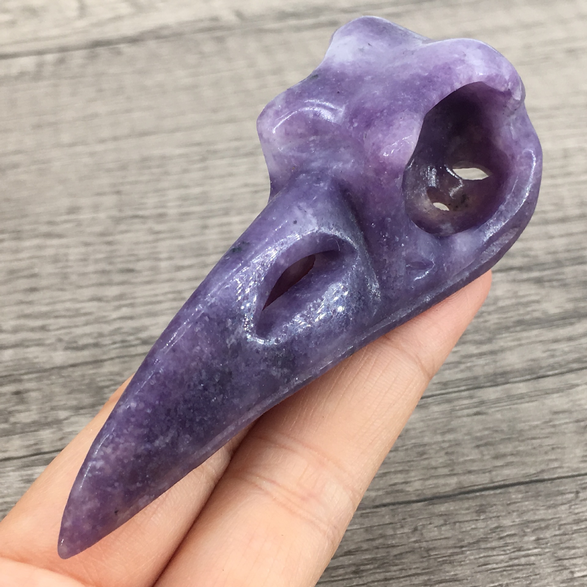 Good price natural crystal carved animal healing reiki purple mica crow skull pendant crystal carving crafts SAMEI JEWELRY