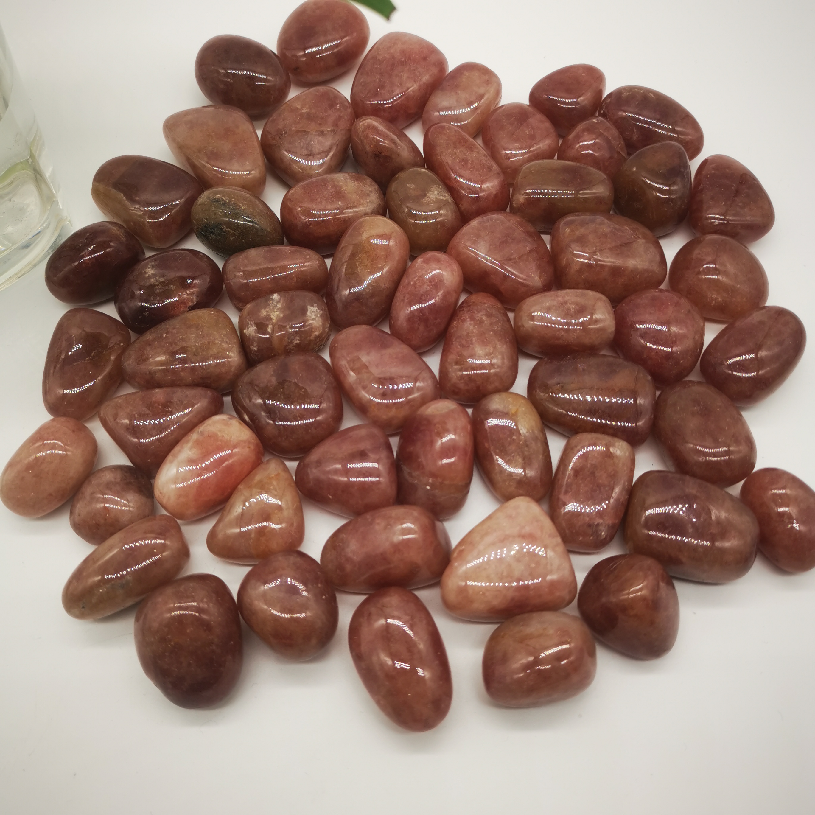 Best selling healing crystal gemstones wholesale strawberry quartz tumbled polished natural stones gravel for decoration