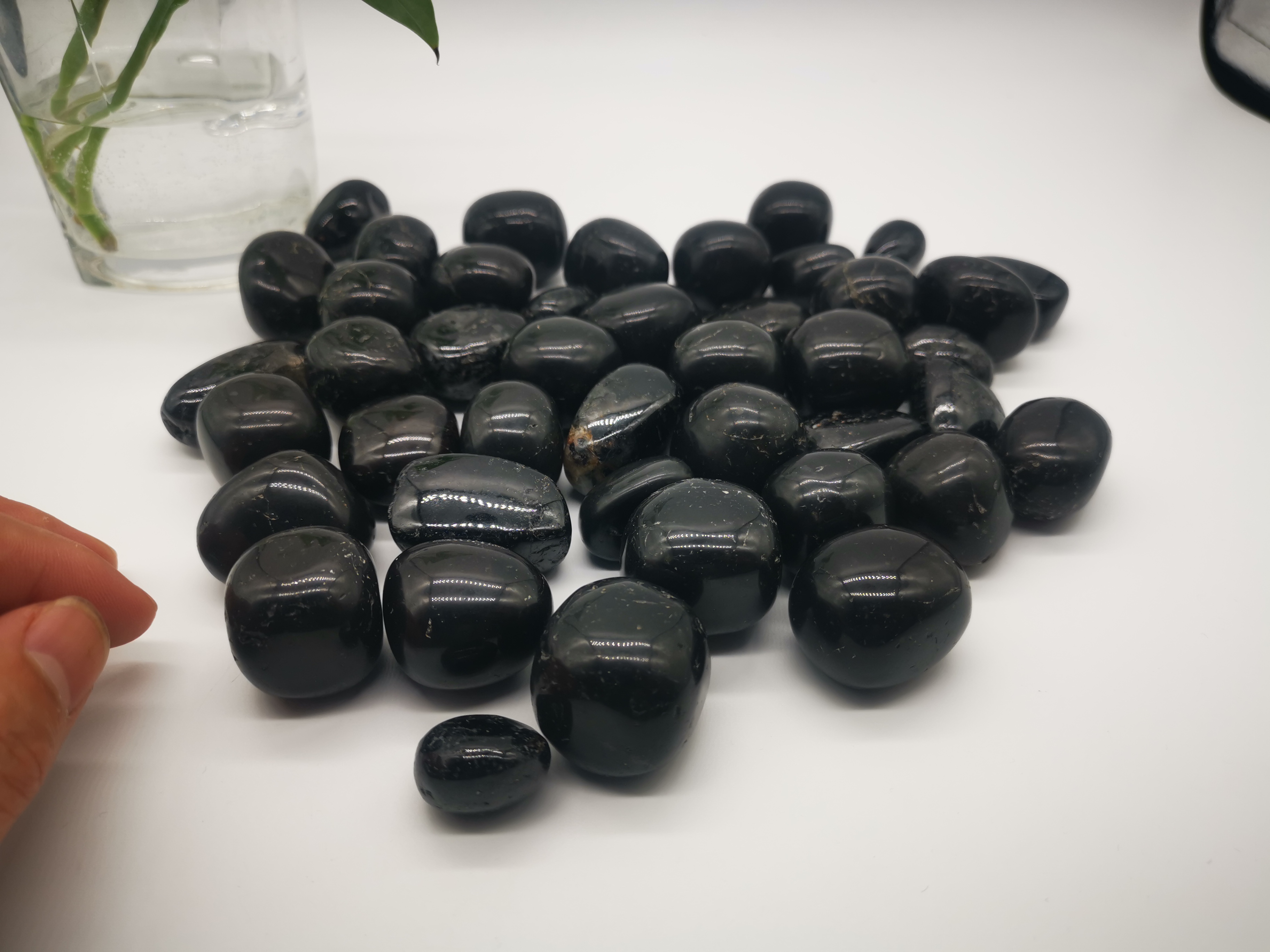 Hot sale black tourmaline price 2-3cm natural polishing black tourmaline tumbled stone crystals for healing