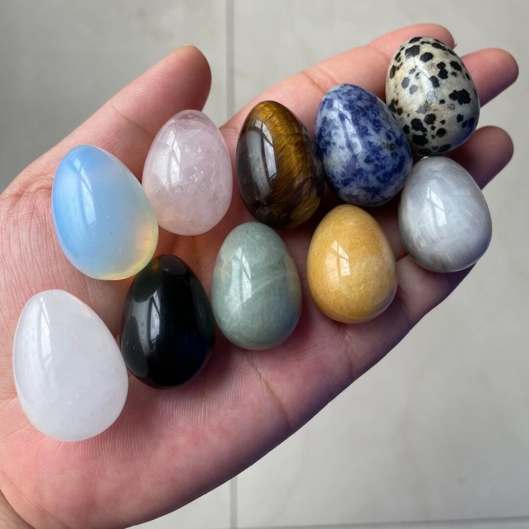 High Quality Crystal Carved Egg Crafts Wholesale Various Healing natural small crystal palm stones eggs for decoration