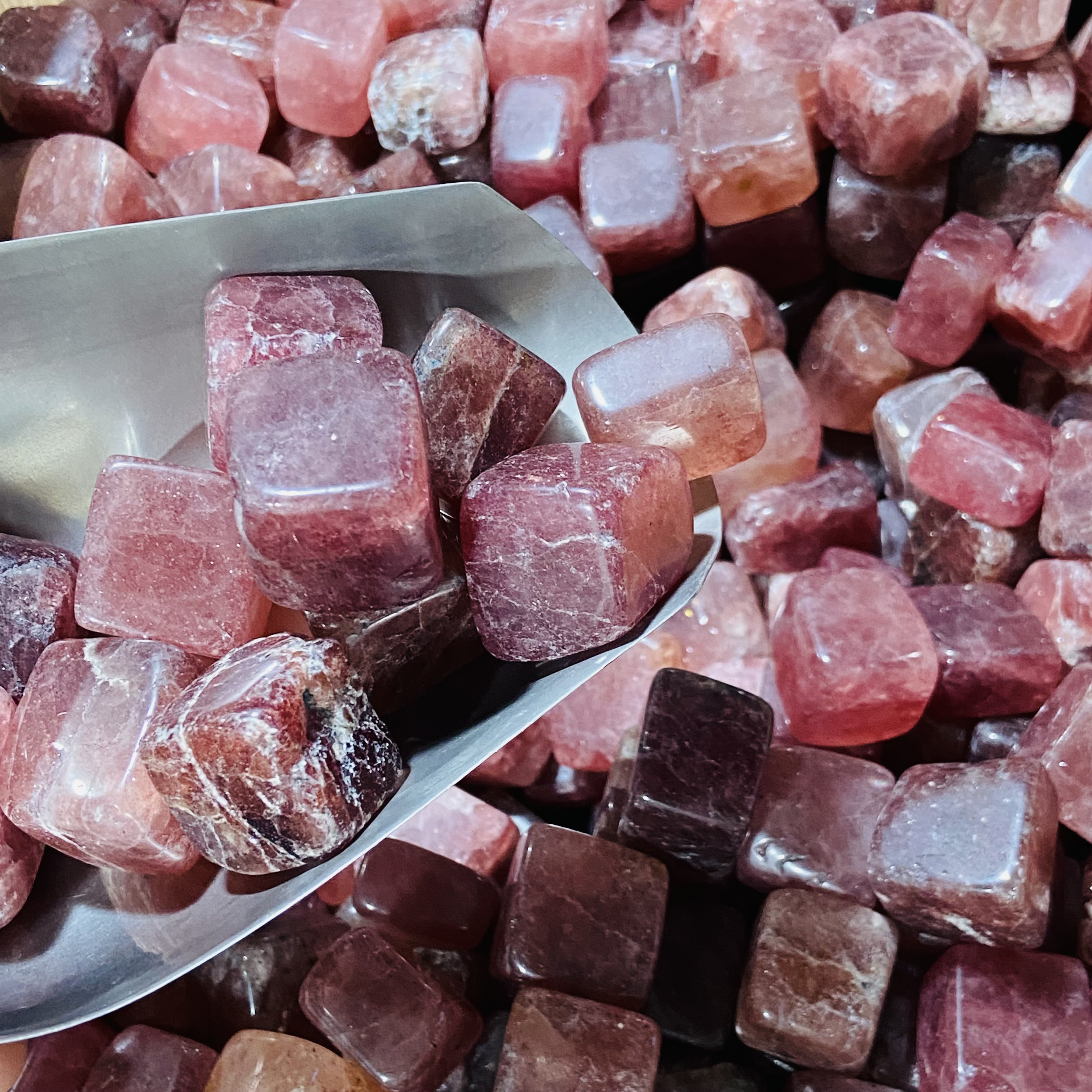 Crystal tumble stones polished folk crafts natural healing strawberry crystal cube tumbled crystal stones