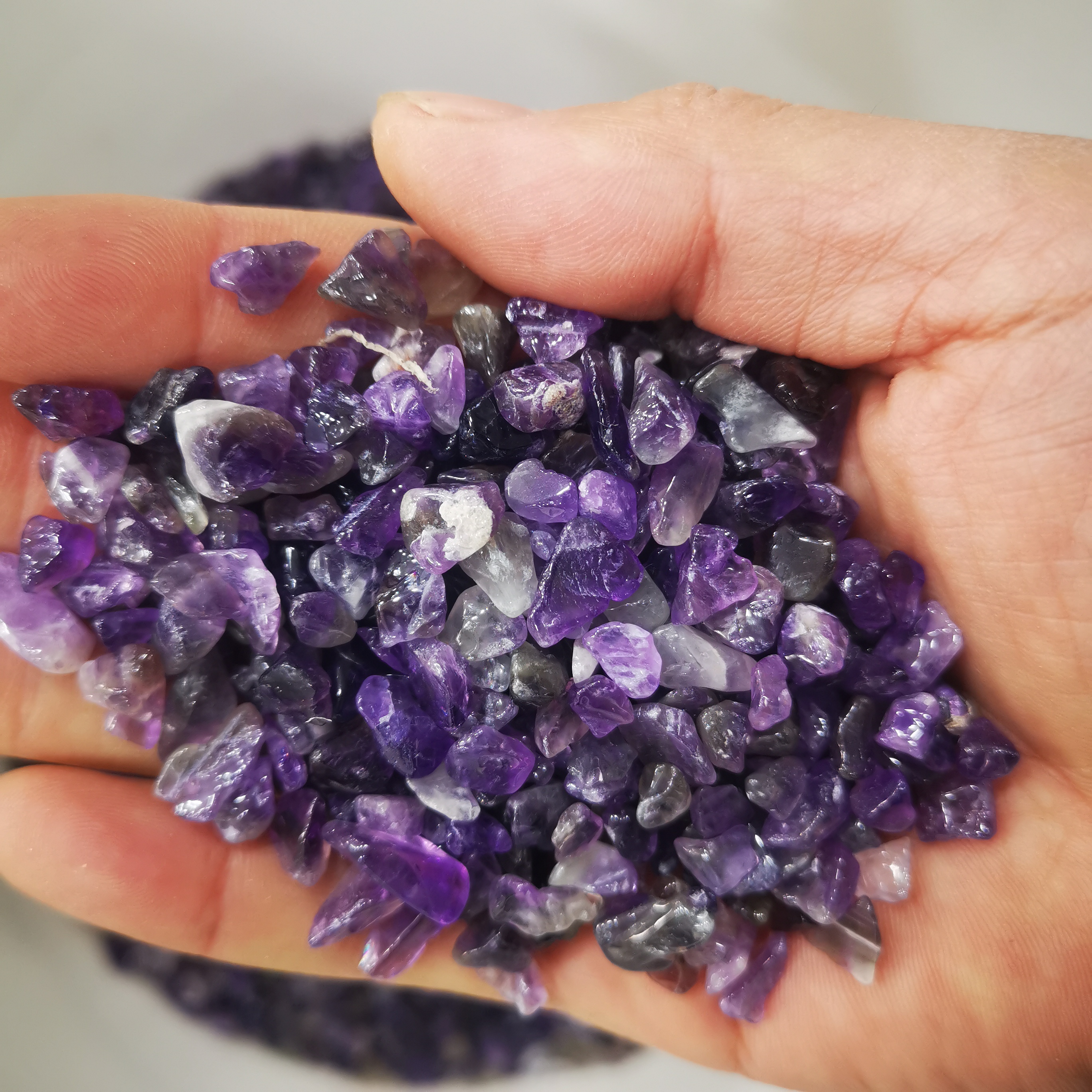 wholesale Natural crystals healing stones amethyst Tumbled fengshui and healing crystal stone for decoration and gifts