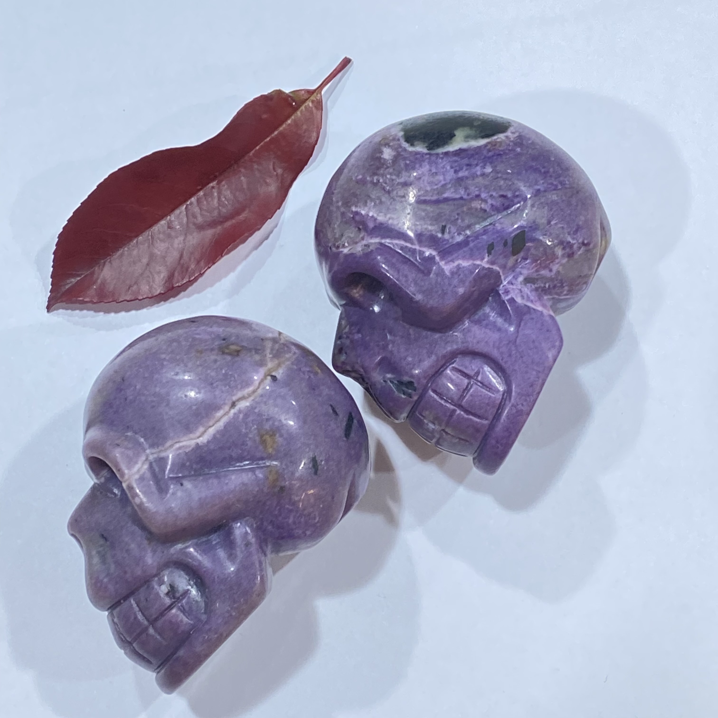 Hot selling crystal carving craft gifts wholesale natural purple mica stone skulls reiki decor