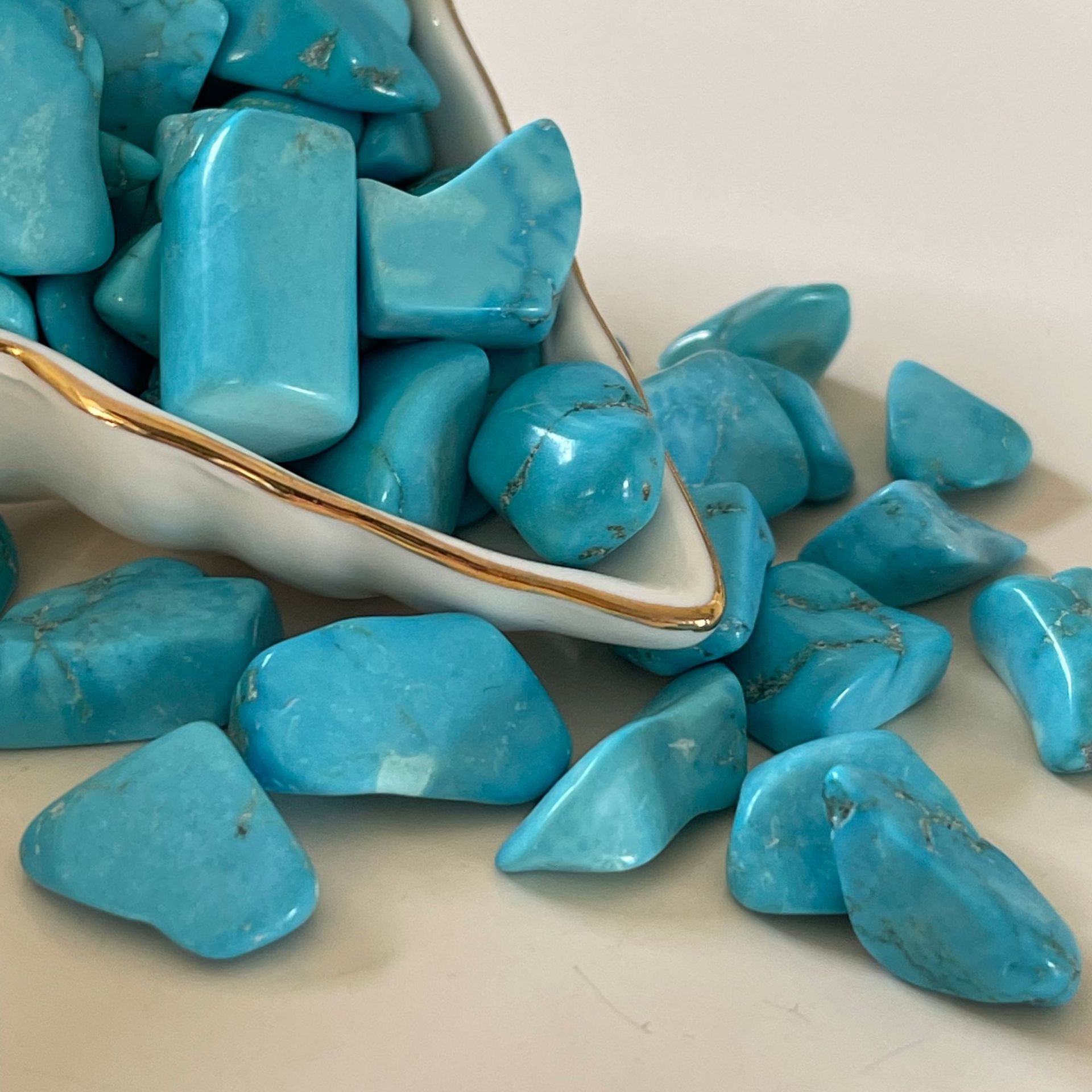 Wholesale high quality natural crystal healing stone turquoise rolling stone treatment stone decoration and gifts