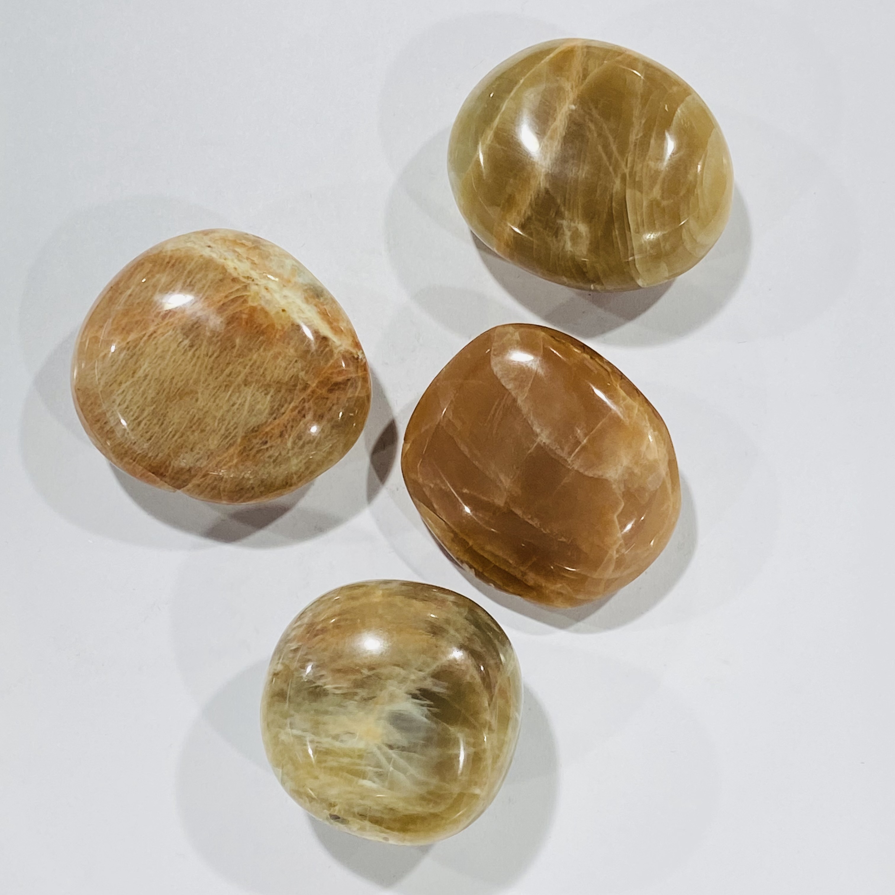 High quality Natural crystals healing stones yellow Moonstone palm stone healing crystal for decoration and gifts