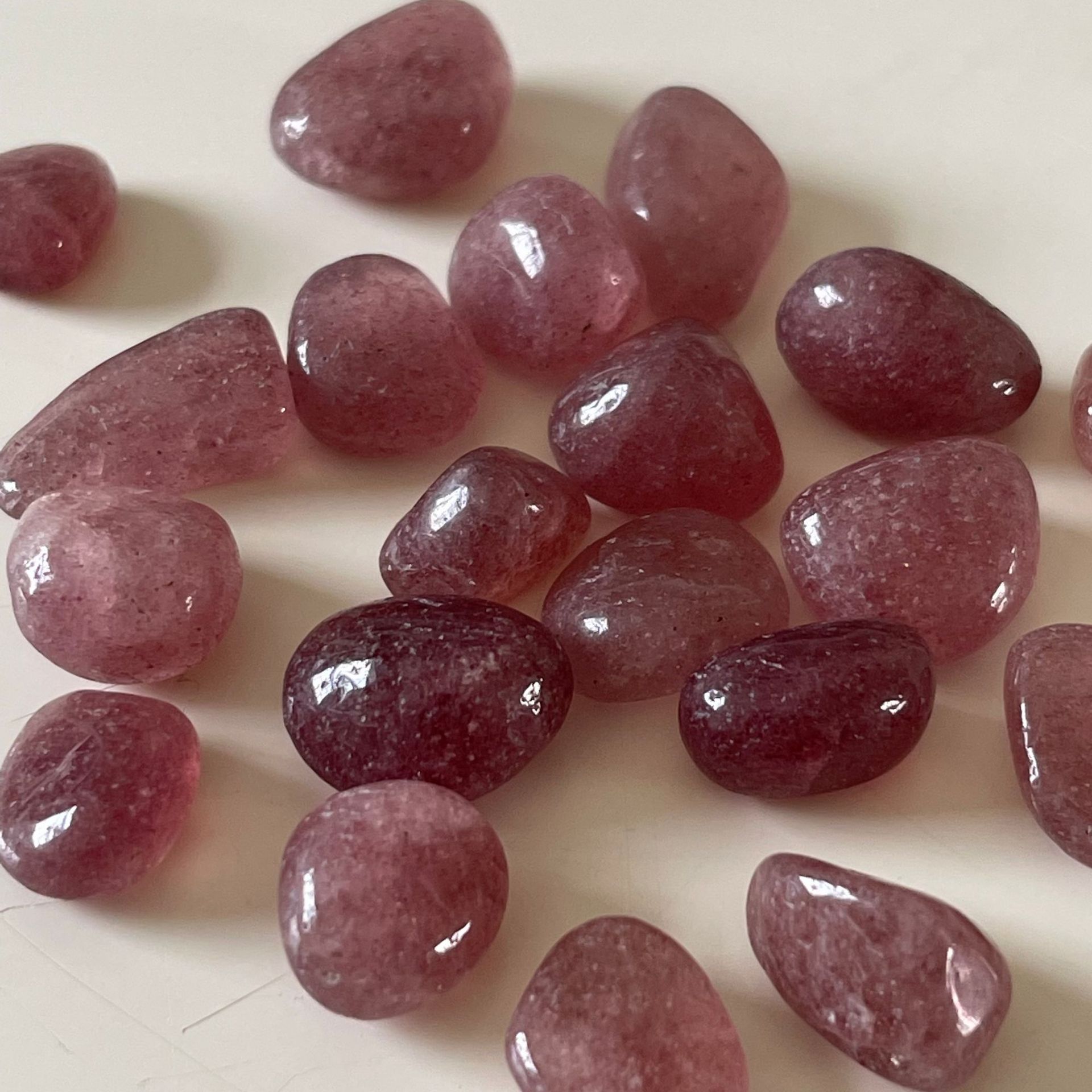 High quality natural crystal healing stone strawberry crystal tumbling feng shui and healing crystal stone decoration and gifts