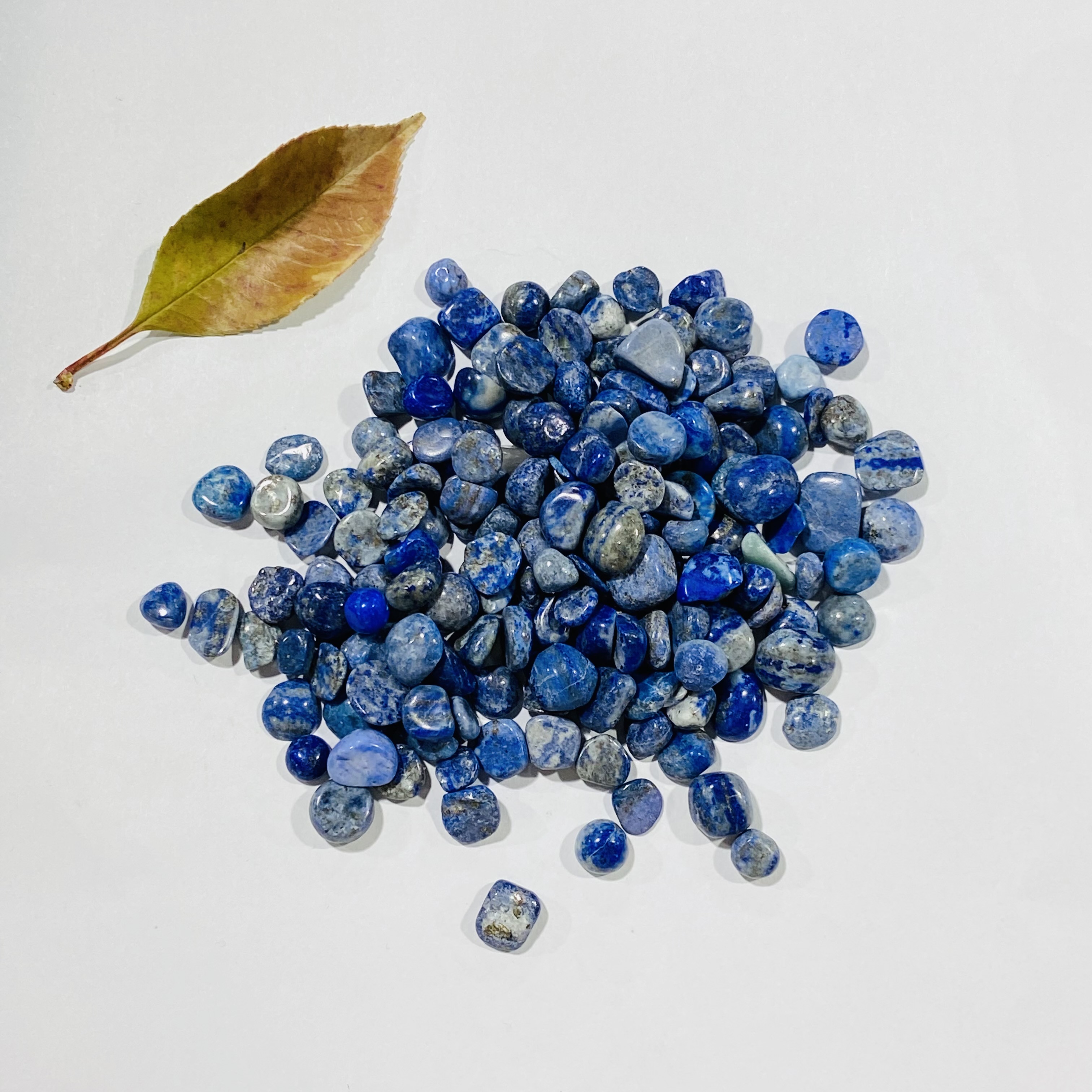 High quality Natural crystals healing stones lazurite Tumbled fengshui and healing crystal stone for decoration and gifts