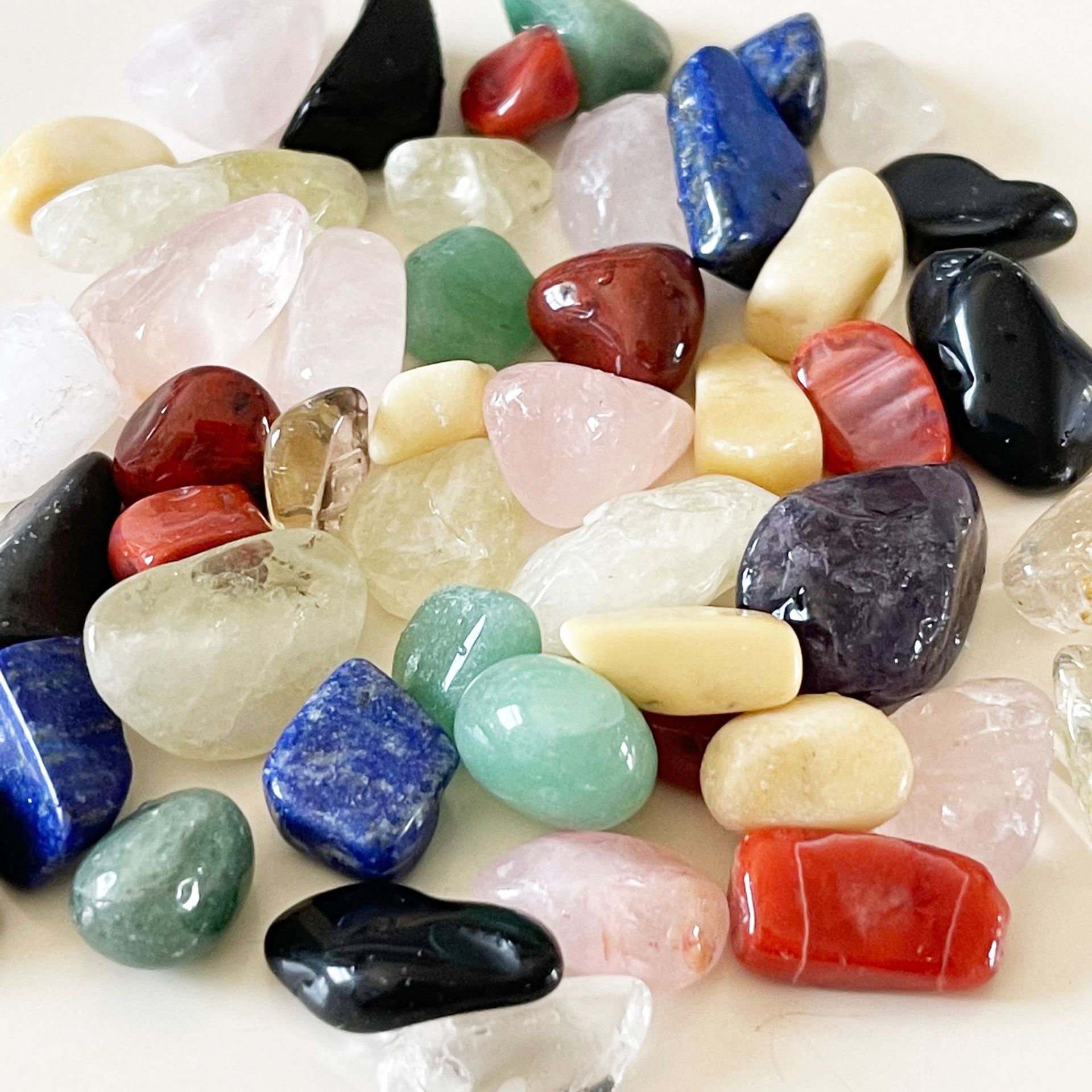 Wholesale natural energy healing crystal gravel colorful irregularity bulk crystal tumble stones