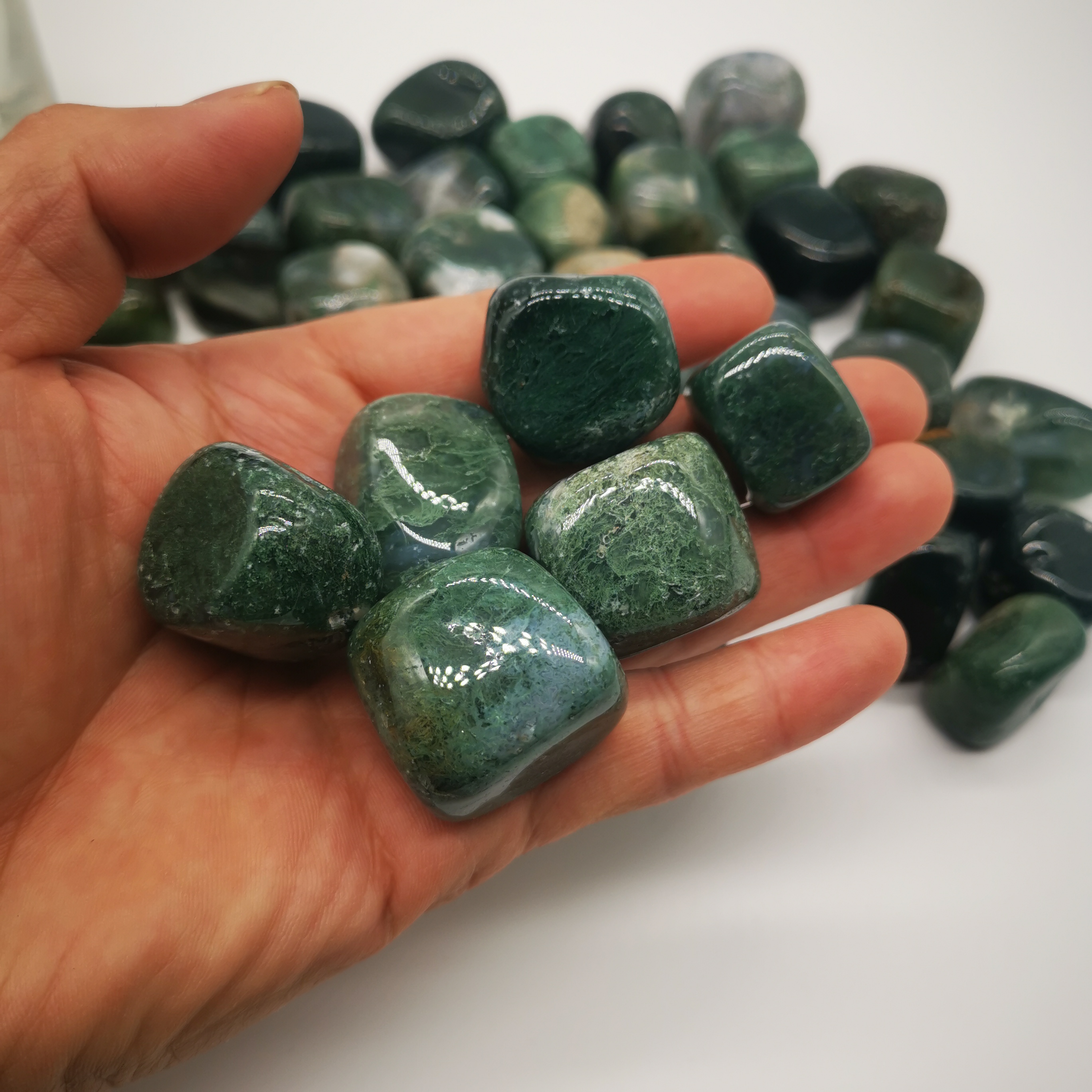 Natural Polished Green Moss Agate Gravel Bulk Wholesale Healing Crystal Aquatic agate Tumbled Stone Price For Gifts