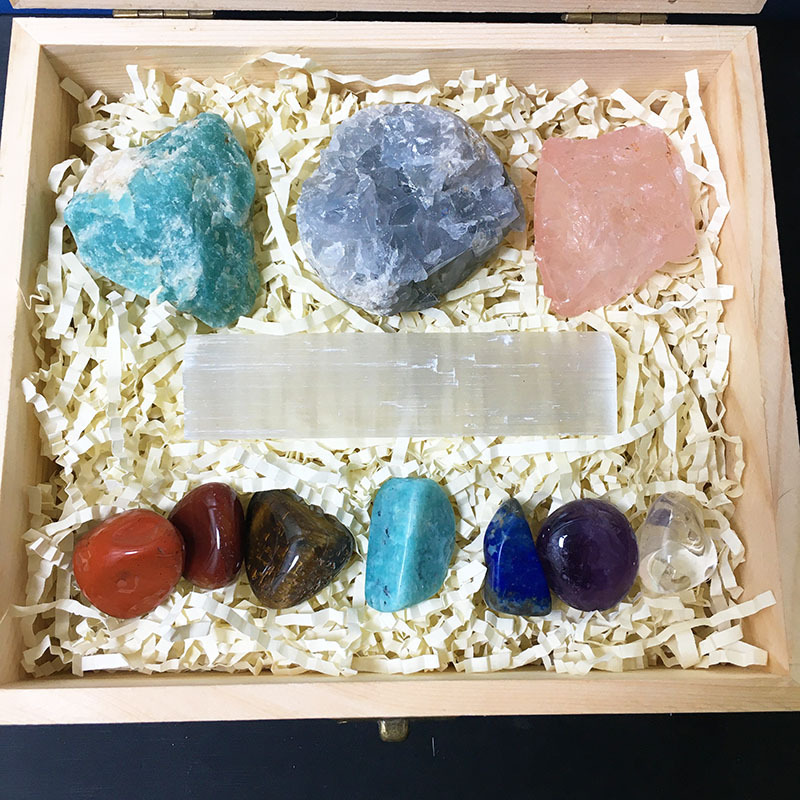 Wholesale energy chakra crystal set healing stone polishing color 7 chakra rolling stone, amethyst cluster, plaster for sale