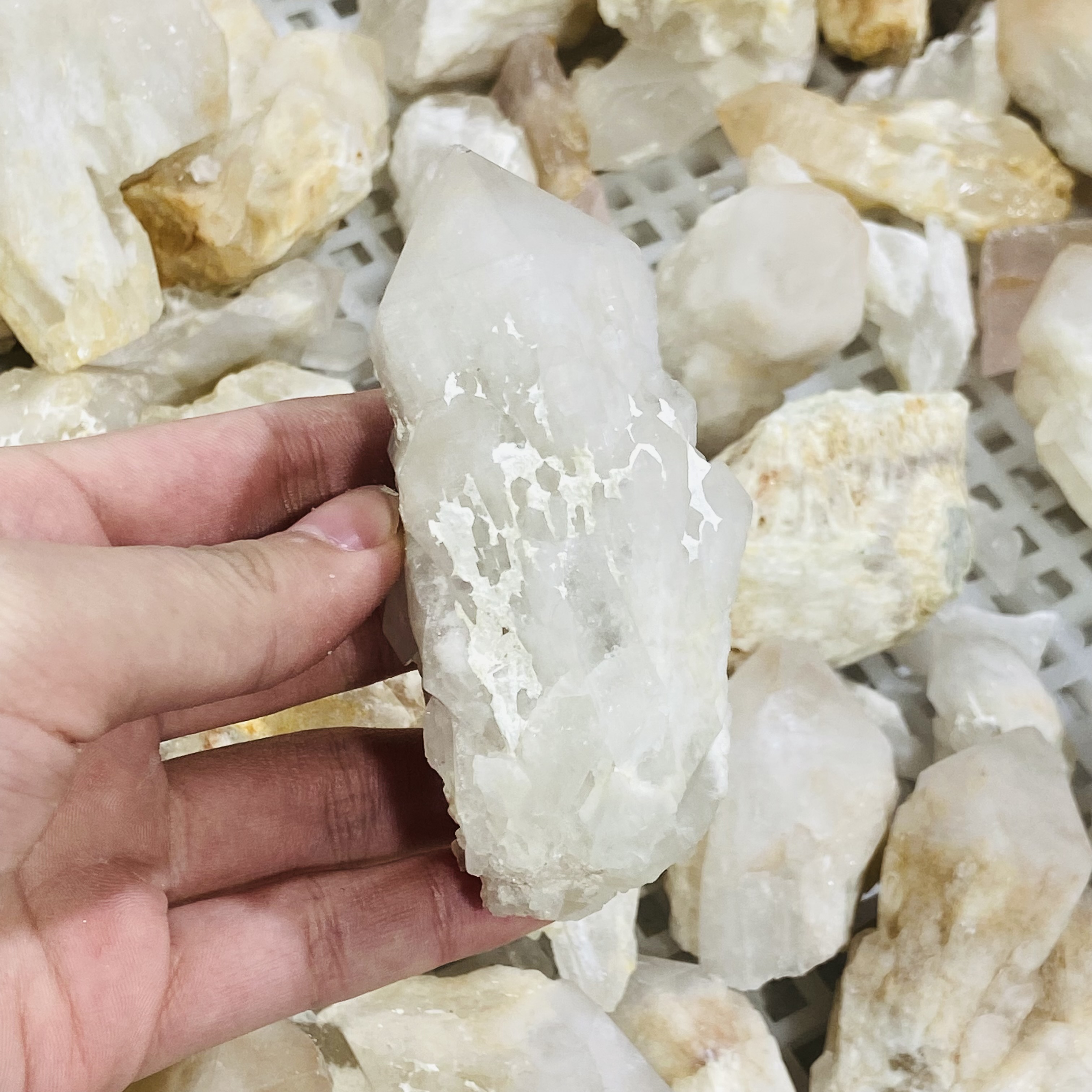 Natural Healing Stone quartz cluster crystals in bulk Healing Pineapple Crystal Cluster For Decoration