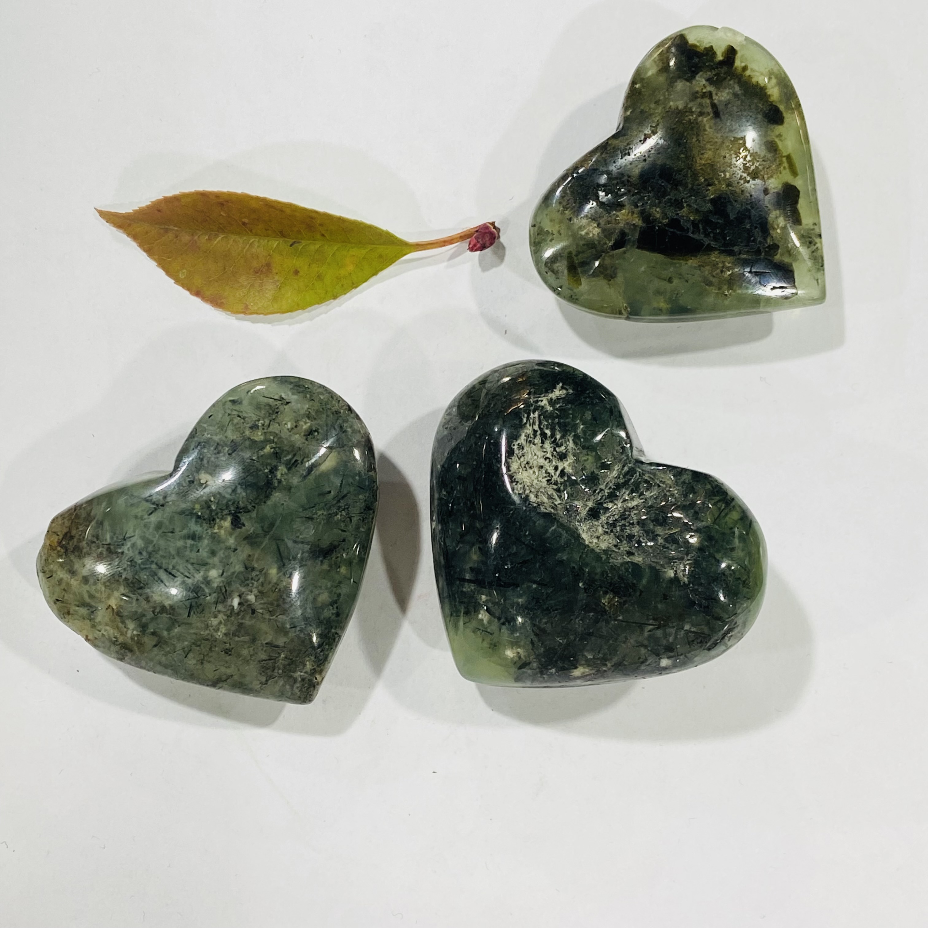 Top saling crystals healing stones Prehnite stone Crystal hearts healing crystal for decoration and gifts