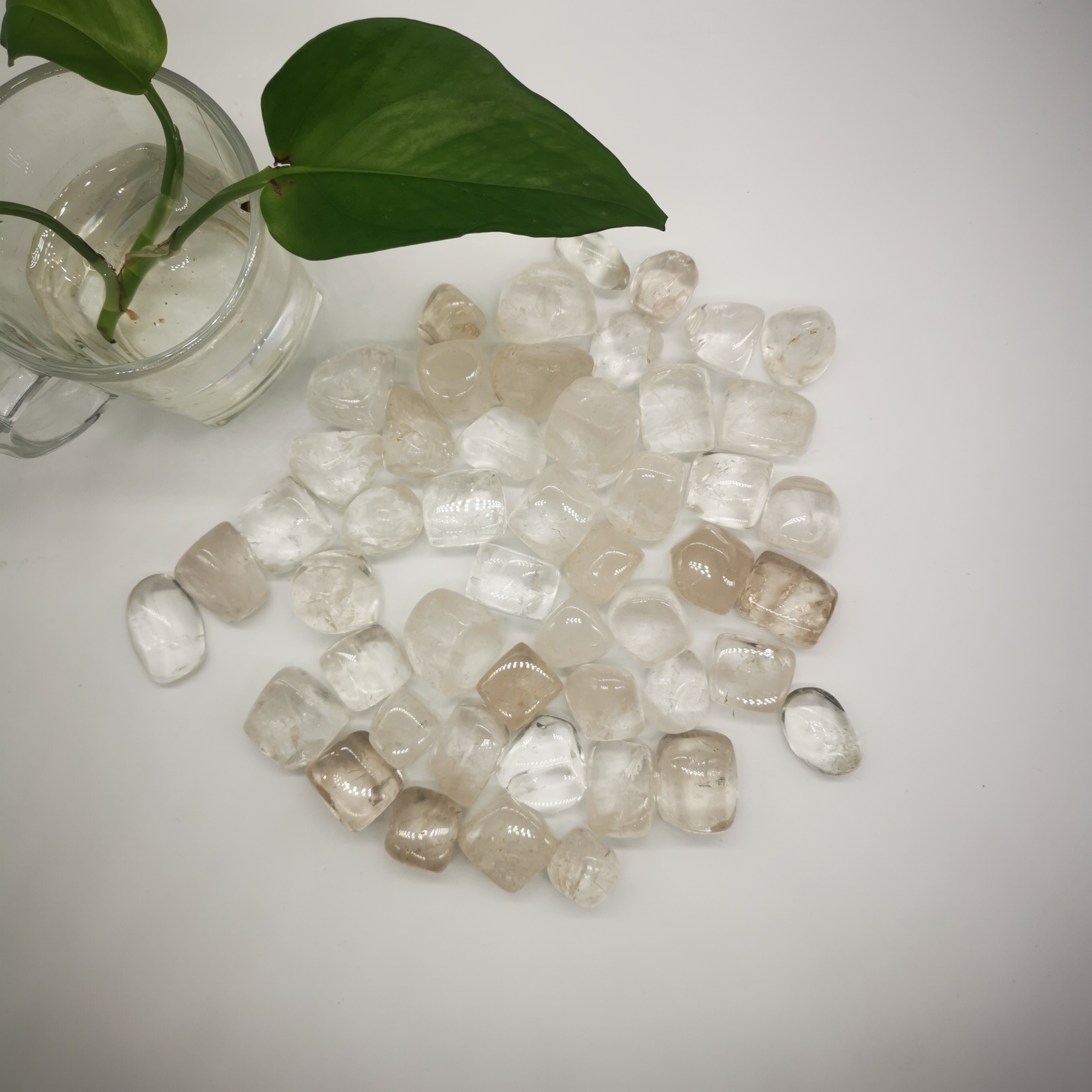 Wholesale transparent naturel stone tumbled 2-3cm high quality clear white crystal tumbled crystal stone gravel for decoration