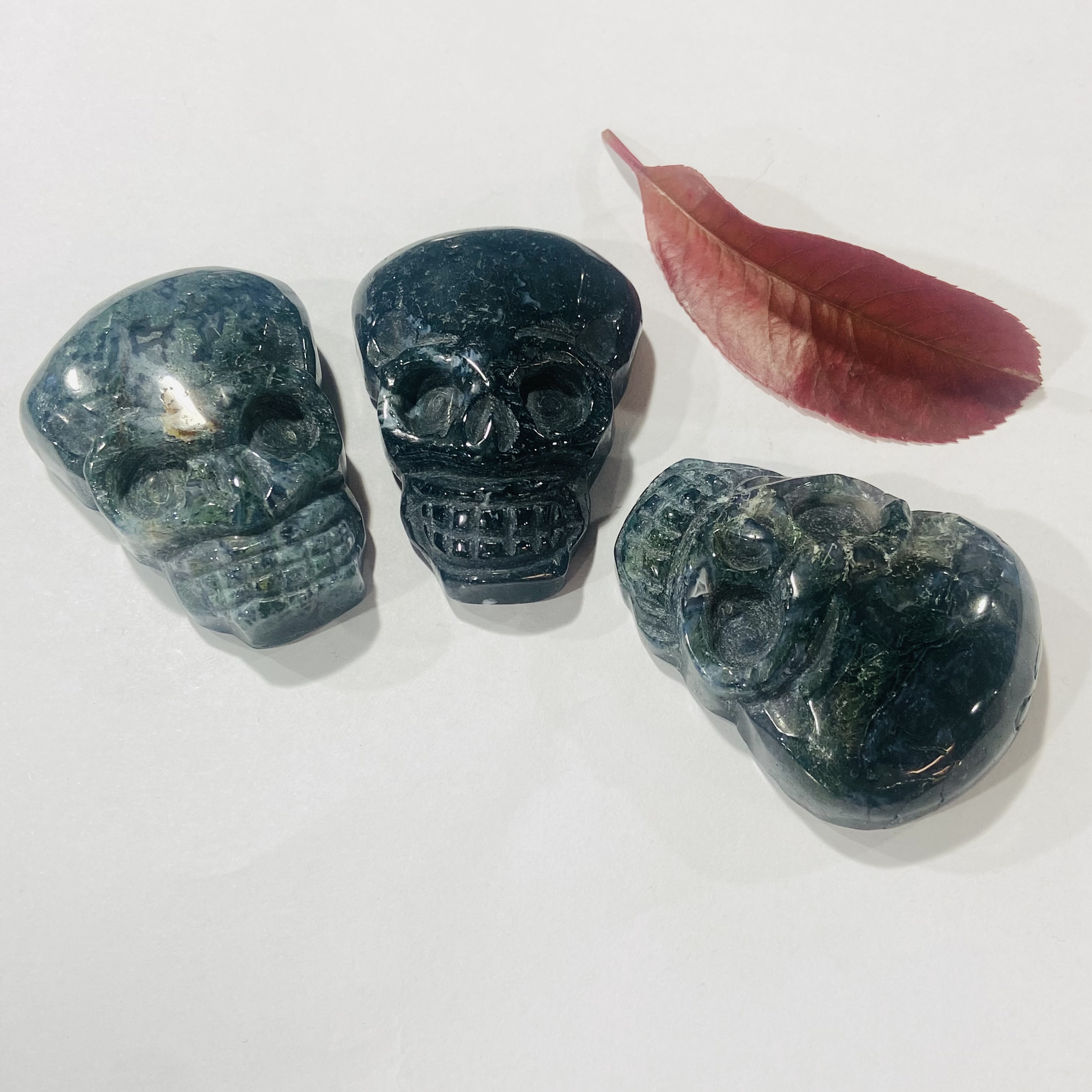 wholesale natural Quartz Crystal moss agate stone crystals skulls healing stone for decoration and gifts