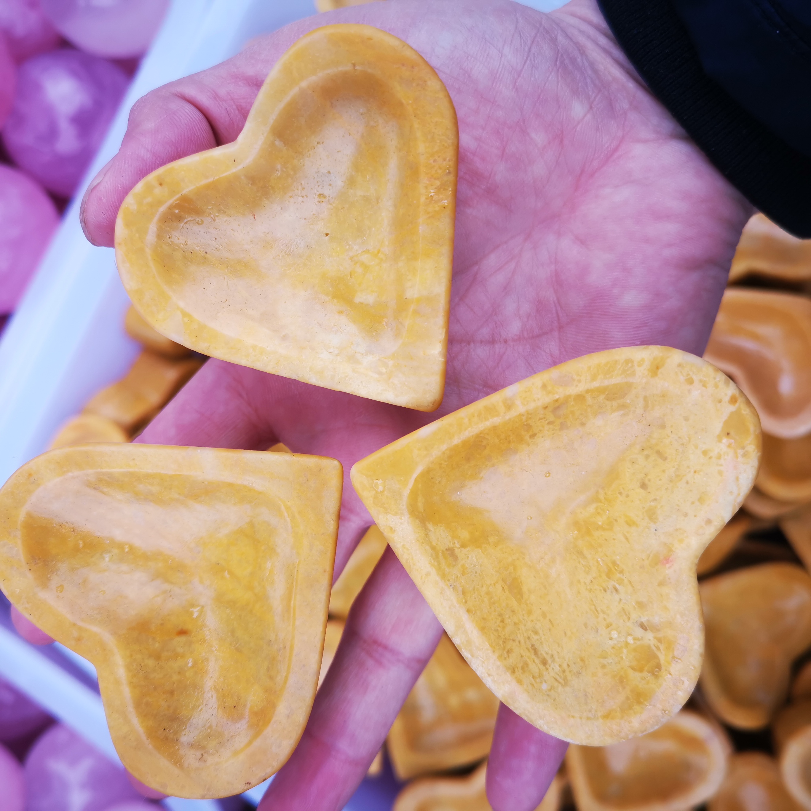 Best quality natural crystal stone hearts fengshui healing 3 inches yellow aventurine crystal heart gemstone for decoration