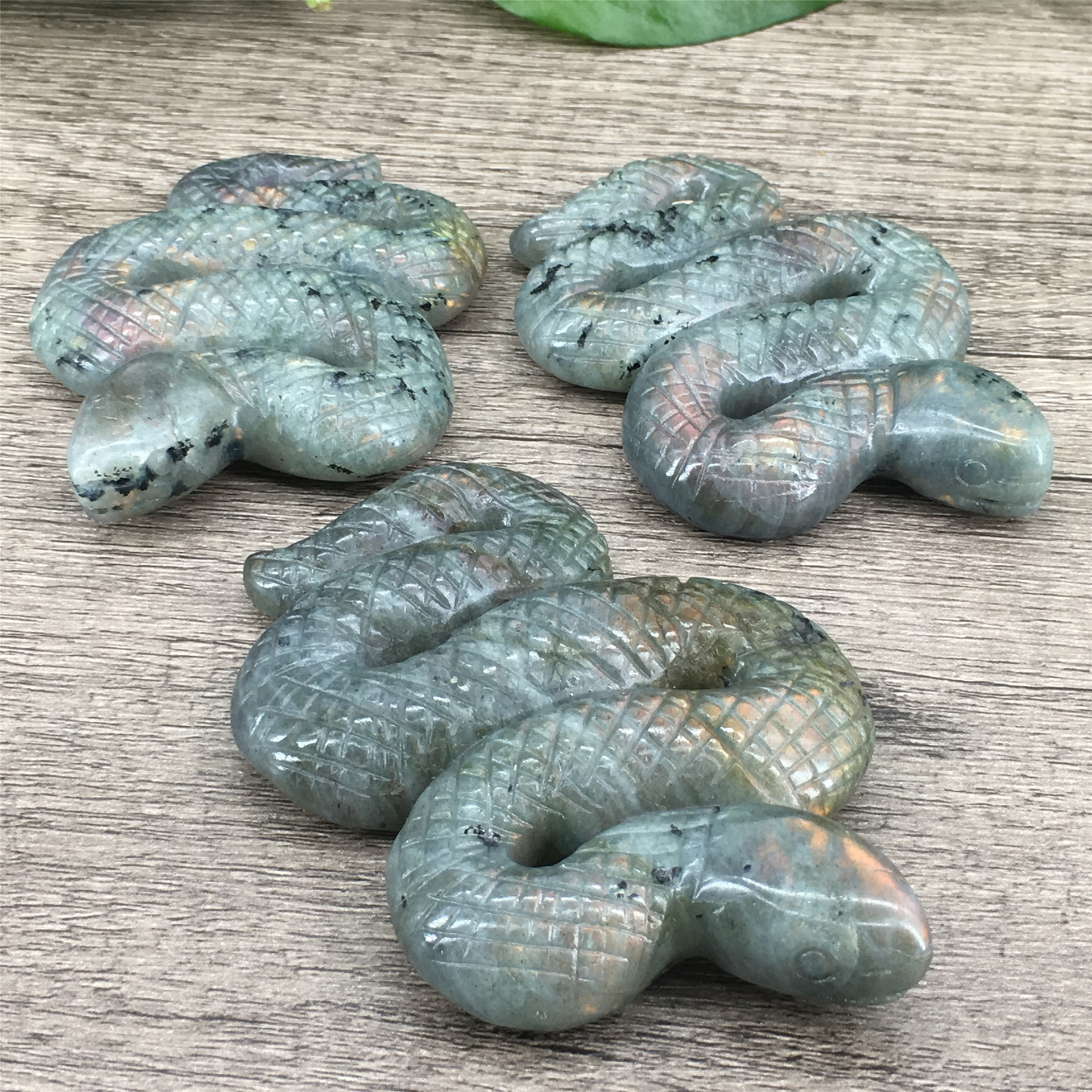 Natural hand crystal carving animal folk crafts healing energy good price 7 cm Labradorite snake decorative gift SAMEI JEWELRY