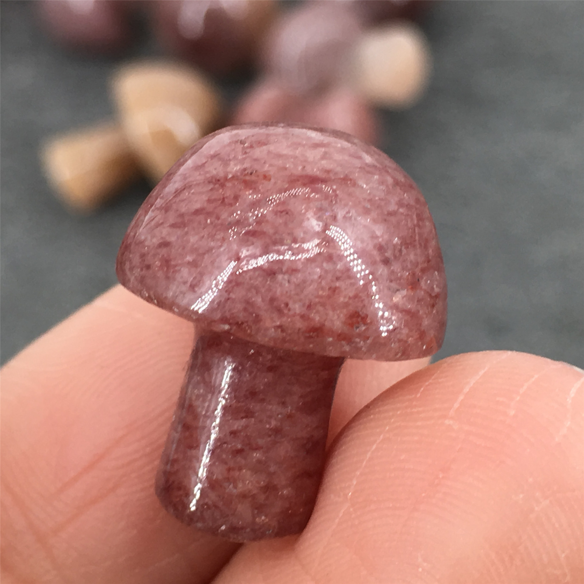 Hot sale crystal healing stone carving natural gemstone mini strawberry crystal mushroom carving craft