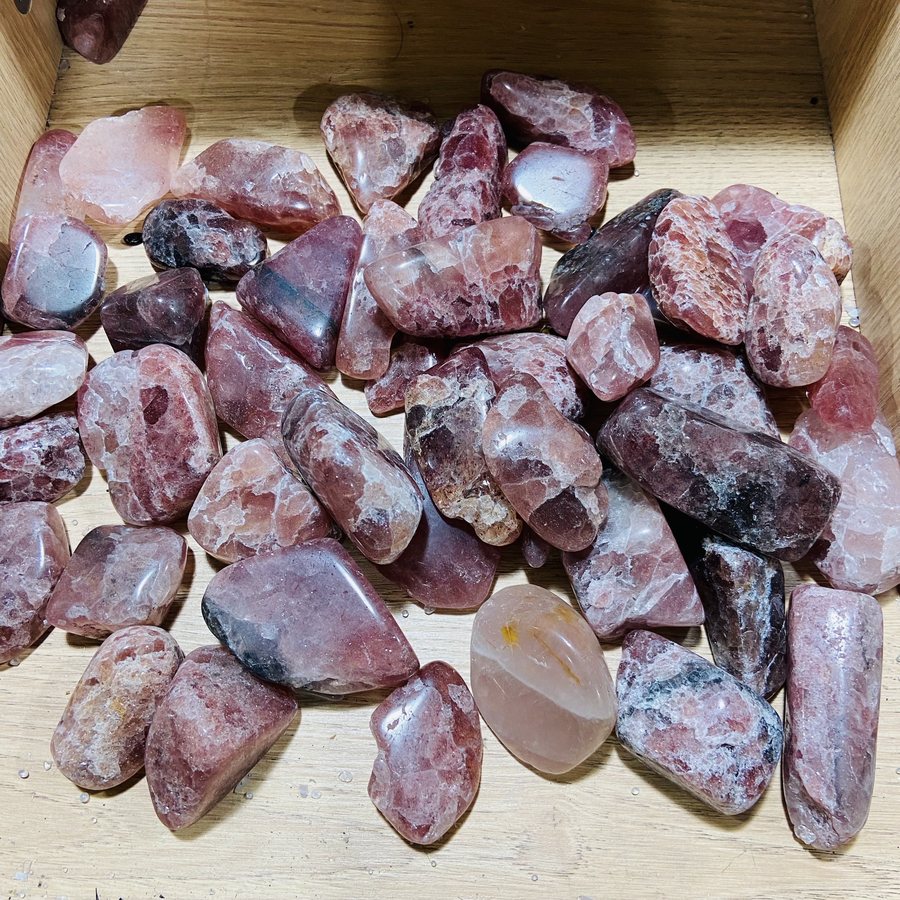 Top quality crystals healing stones natural strawberry crystals wholesale bulk tumbled stone for decoration