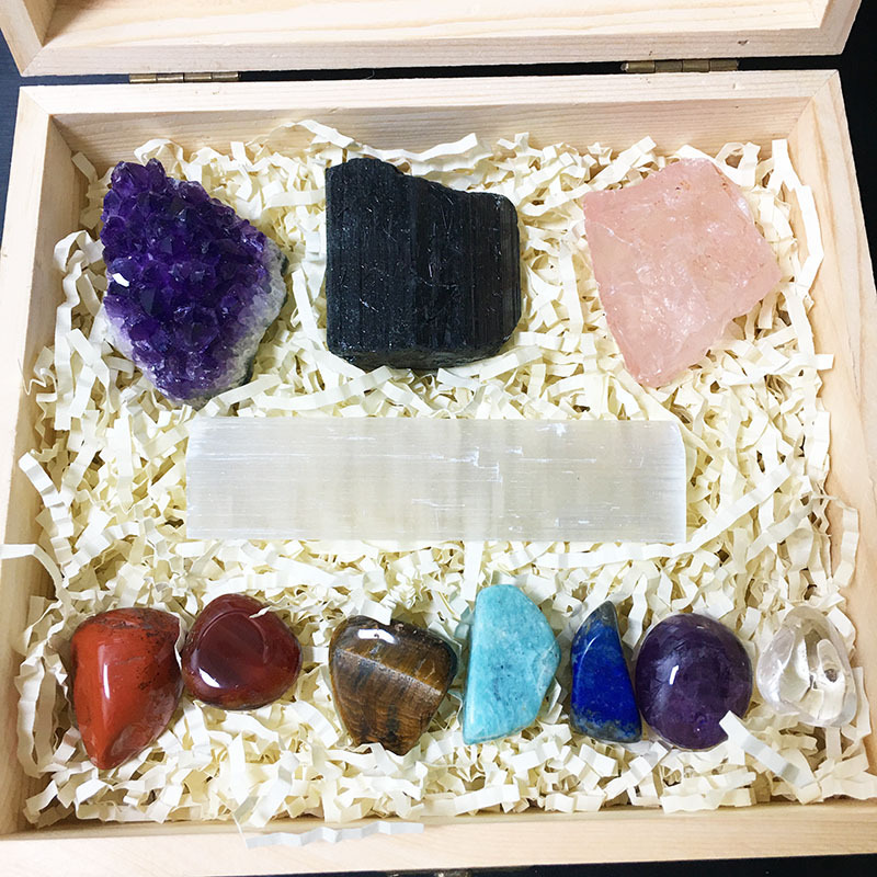 Wholesale energy chakra crystal set healing stone polishing color 7 chakra rolling stone, amethyst cluster, plaster for sale