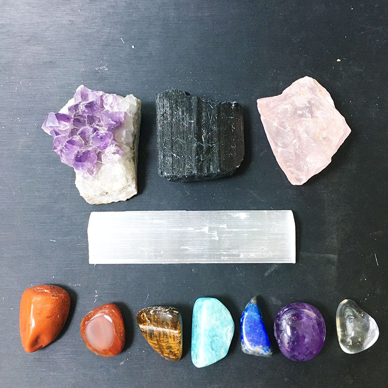 Wholesale energy chakra crystal set healing stone polishing color 7 chakra rolling stone, amethyst cluster, plaster for sale