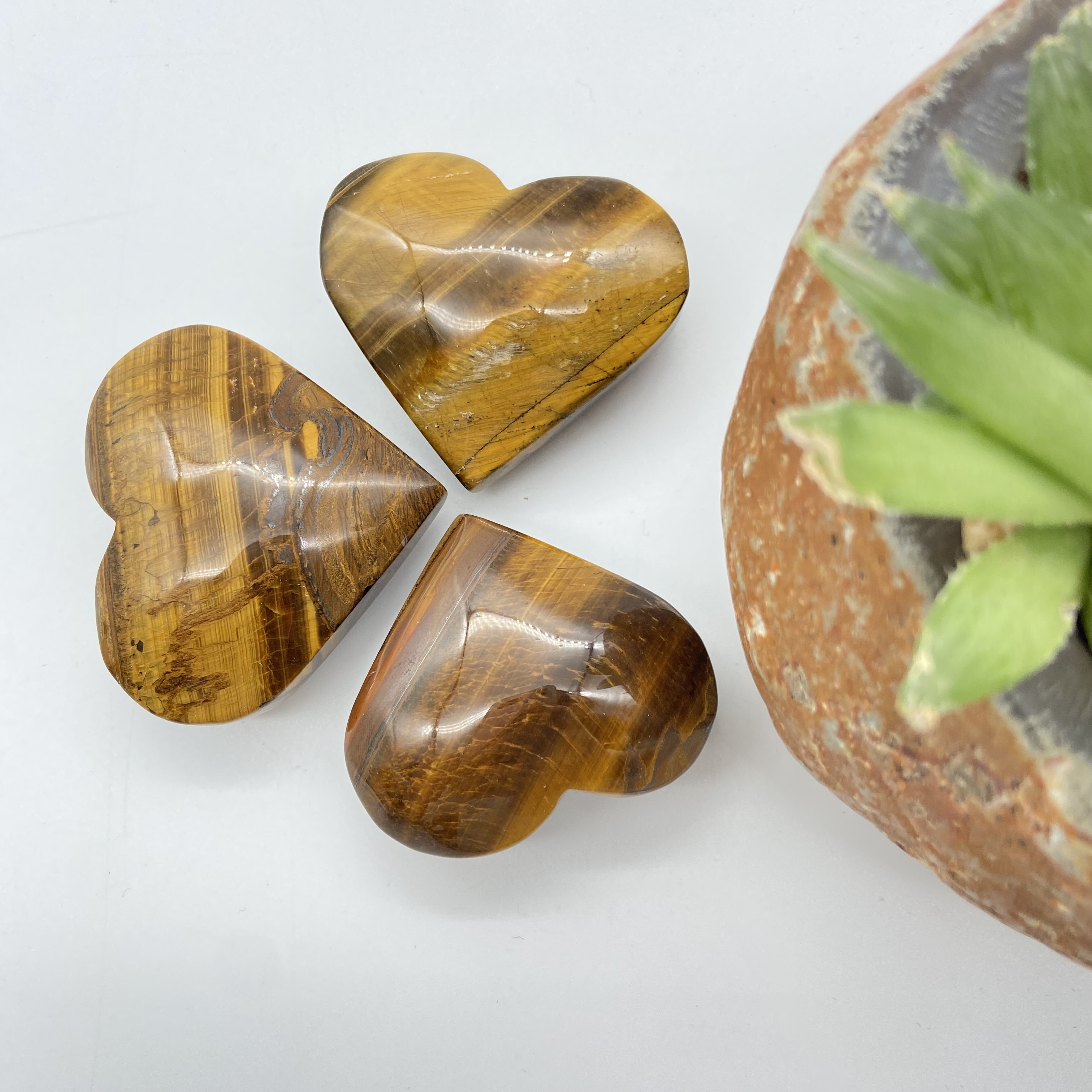 Best Quality Natural crystals healing stones tiger eye stone heart fengshui and healing crystal stone for decoration and gifts