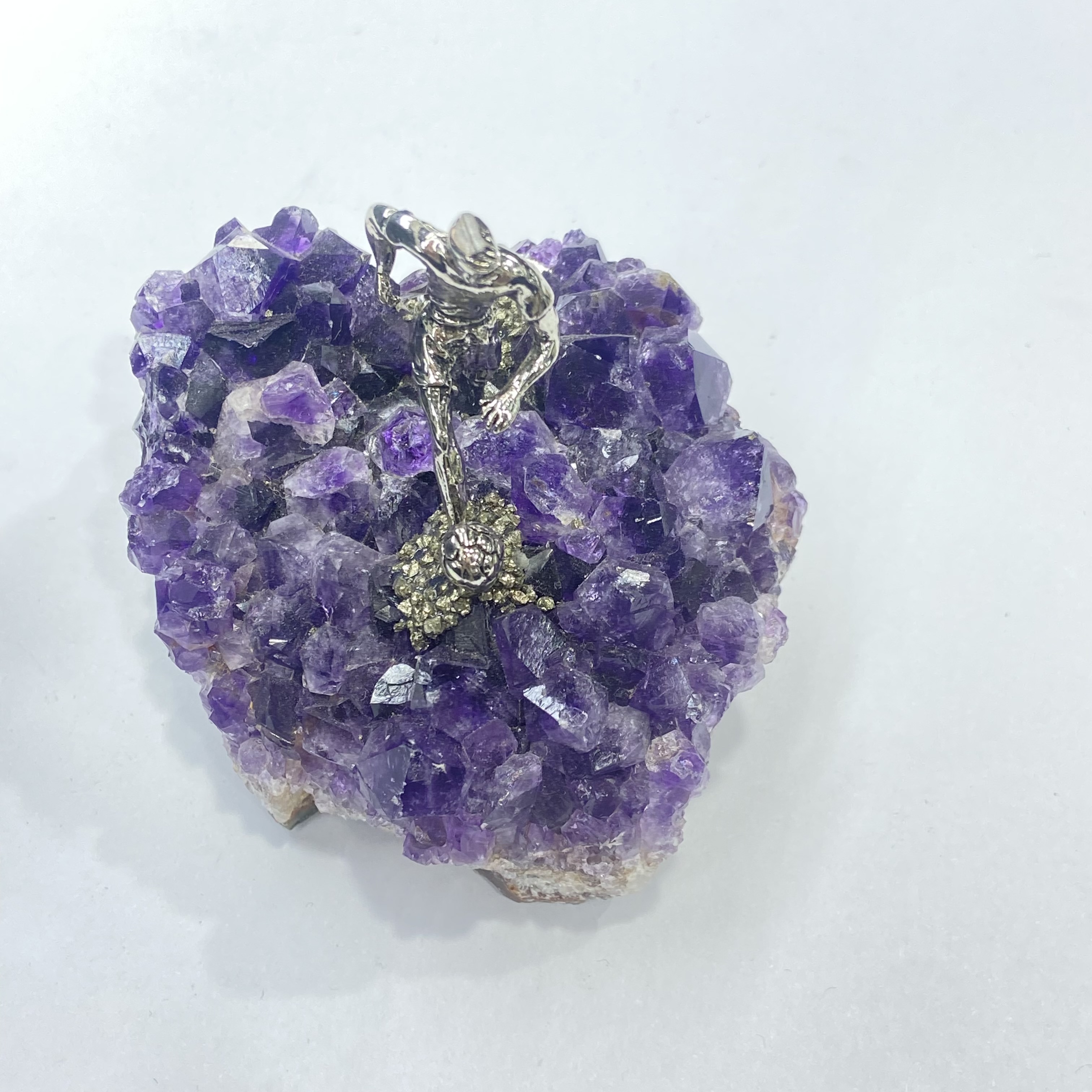 New High Quality Natural crystals healing stones amethyst vug ornaments for decoration and gifts