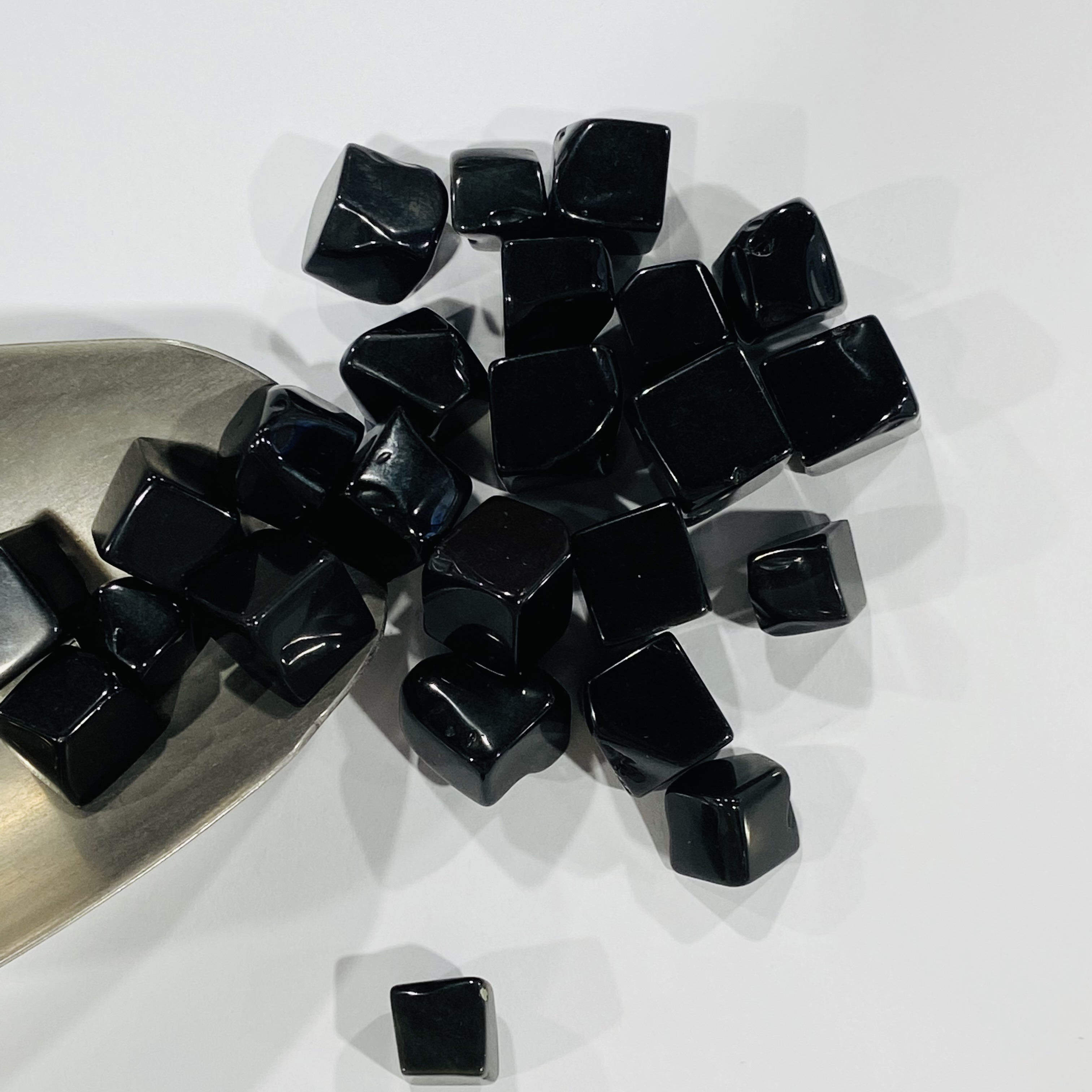 Wholesale High Quality Obsidian Square Natural crystals stones playthings small stones and crystals healing for decoration