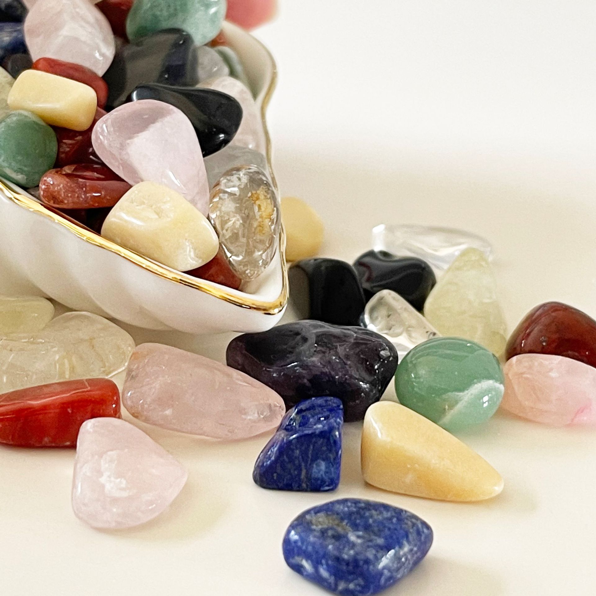 Hot sale natural crystal healing stone colorful stone tumbling feng shui and healing crystal stone decoration and gifts