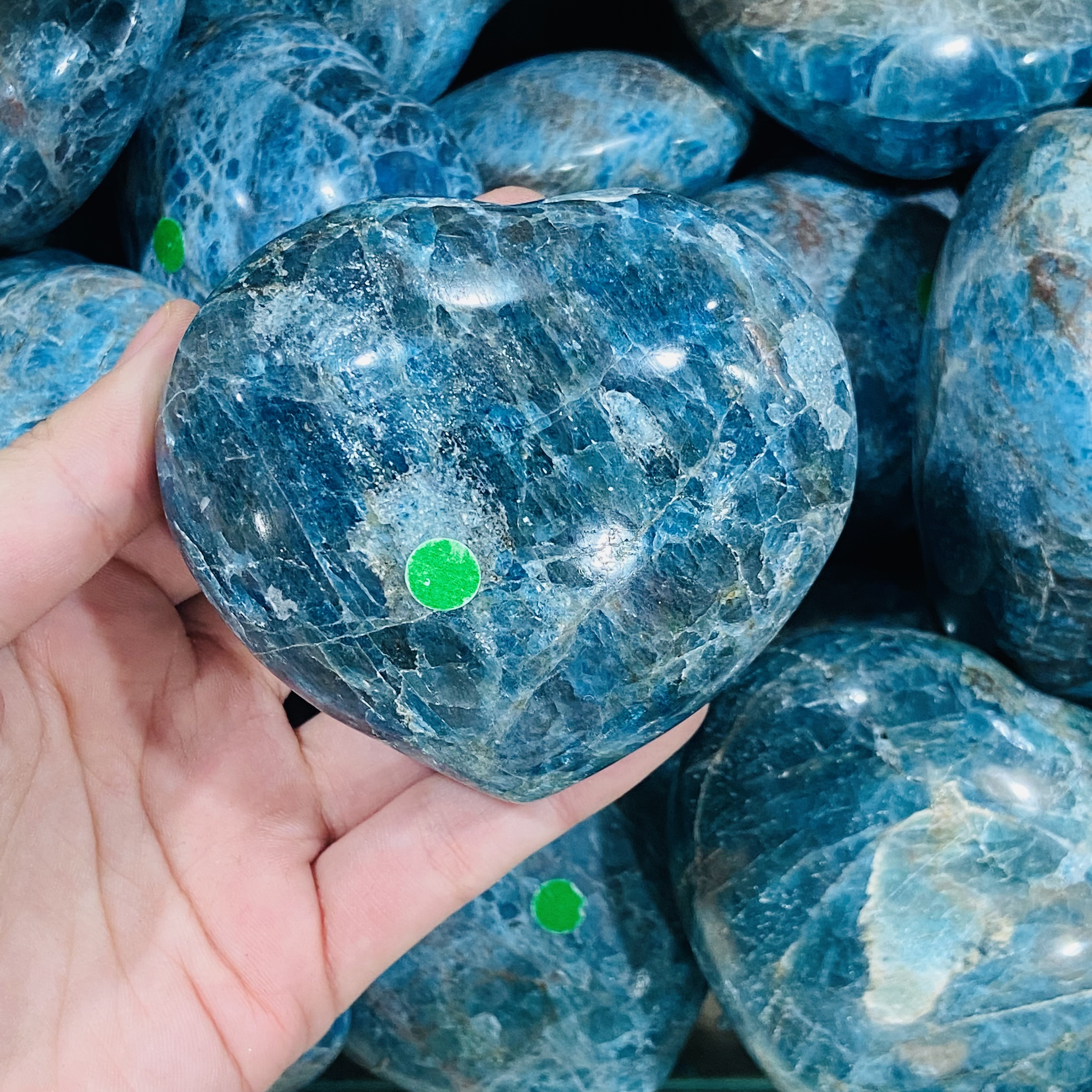 Natural crystals healing stones apatite stone Crystal hearts healing crystal for decoration and gifts