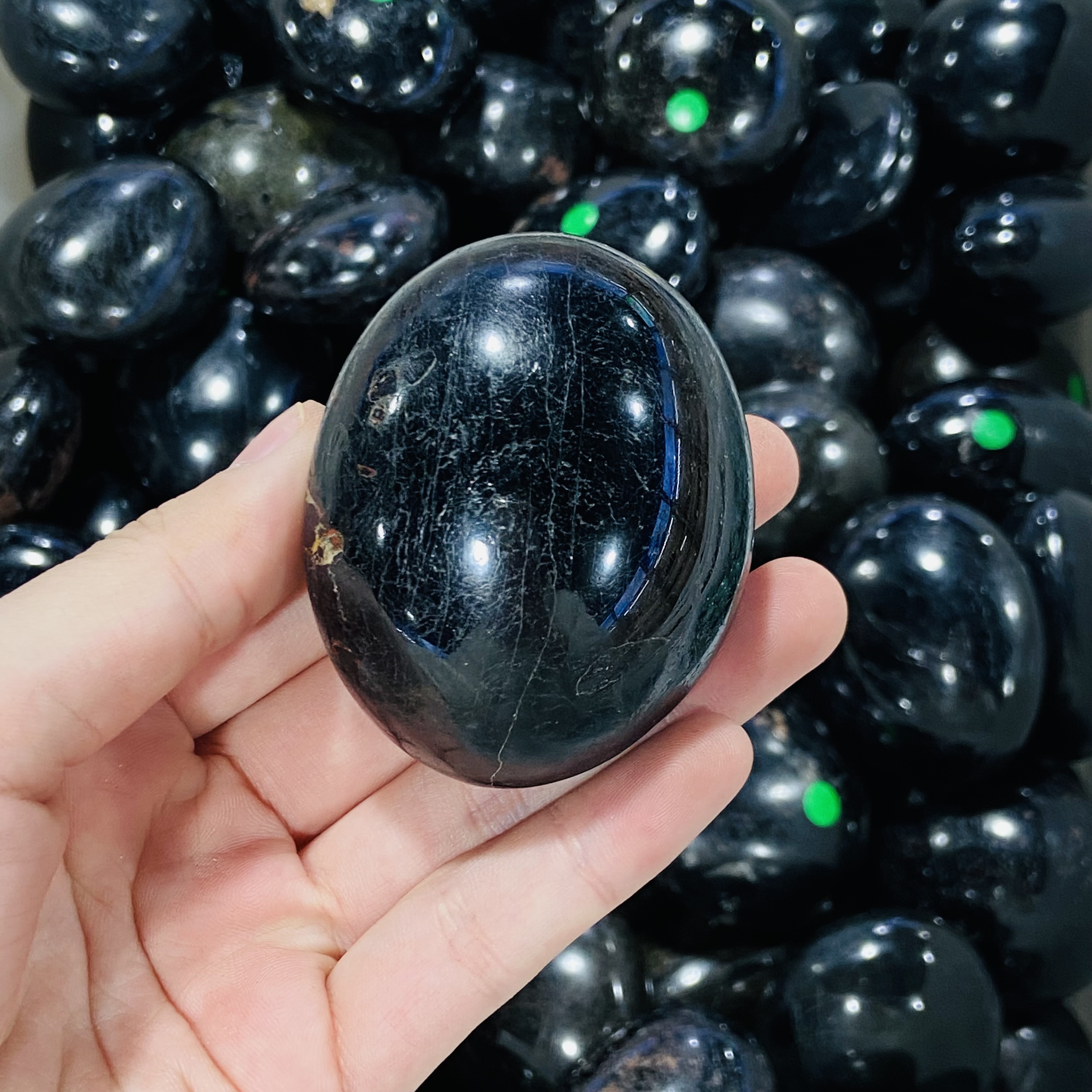 Wholesale high quality natural gemstone healing polishing black tourmaline crystal palm stone for Feng Shui