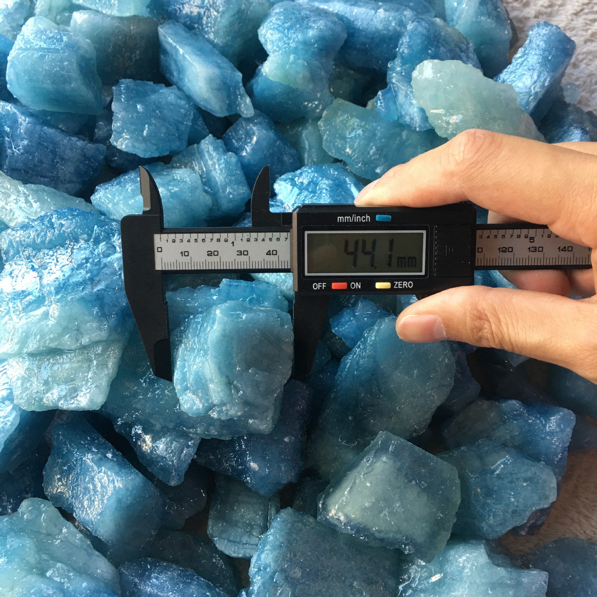 High quality bulk raw stones healing crystal natural rough aquamarine gemstone wholesale for decoration