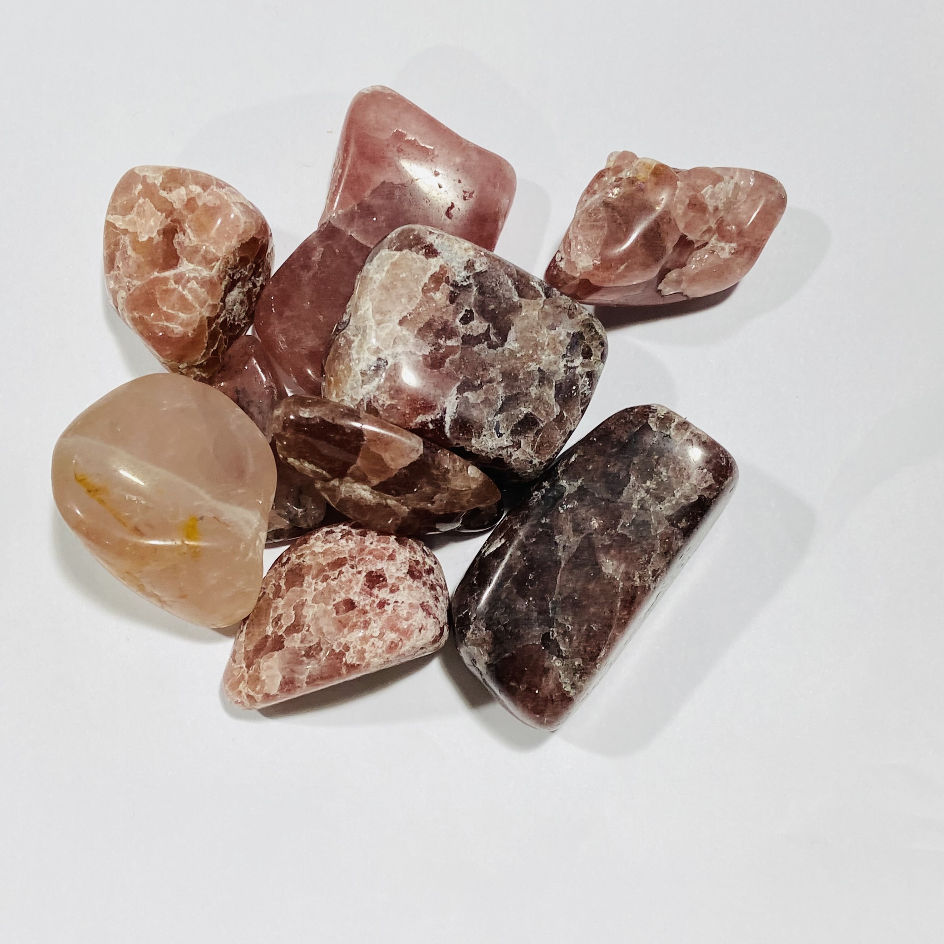 High quality Natural crystals healing stones strawberry quartz Tumbled fengshui and crystal stone for decoration and gifts