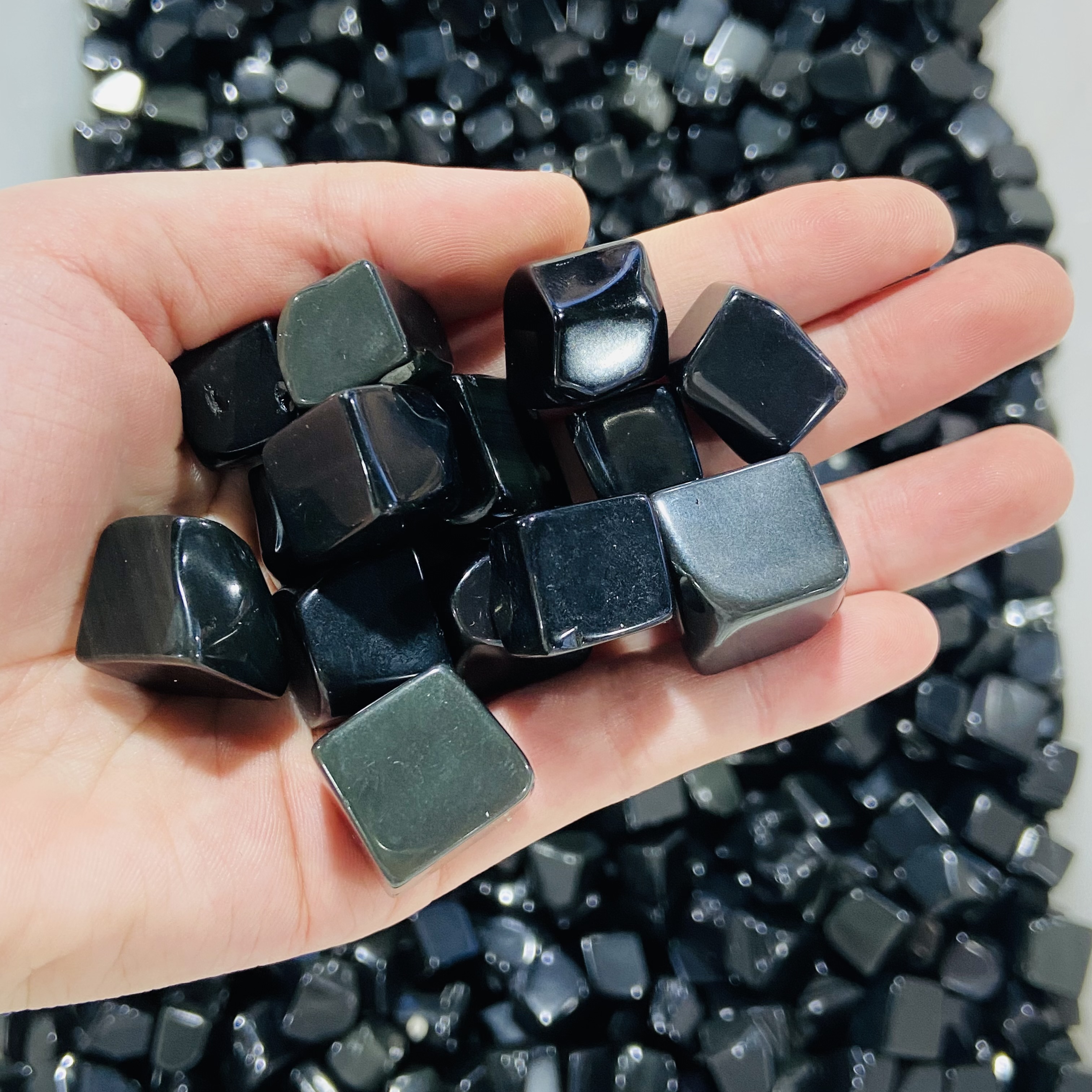 wholesale Natural crystals healing stones obsidian palm stone healing stone for decoration and gifts