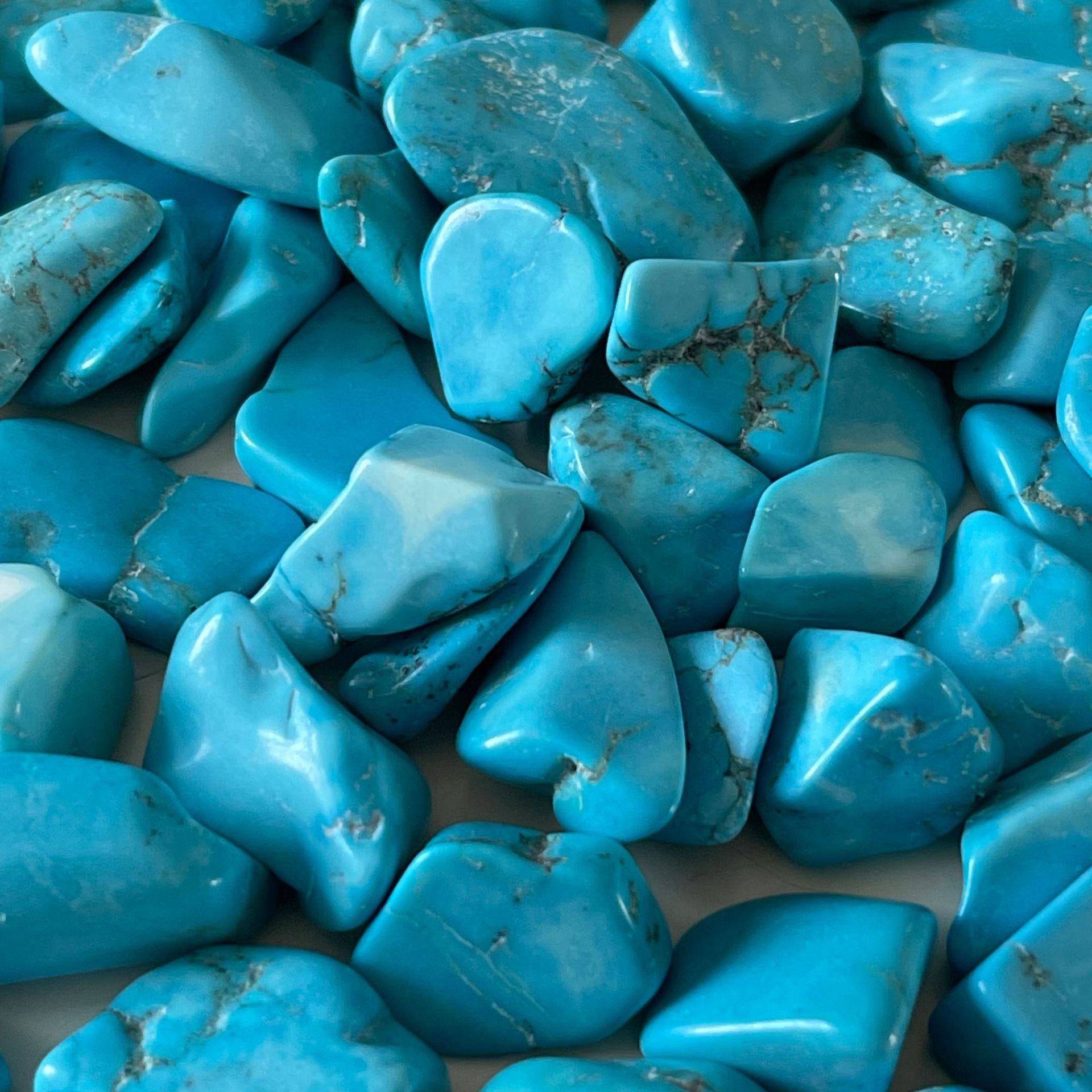 Wholesale high quality natural crystal healing stone turquoise rolling stone treatment stone decoration and gifts