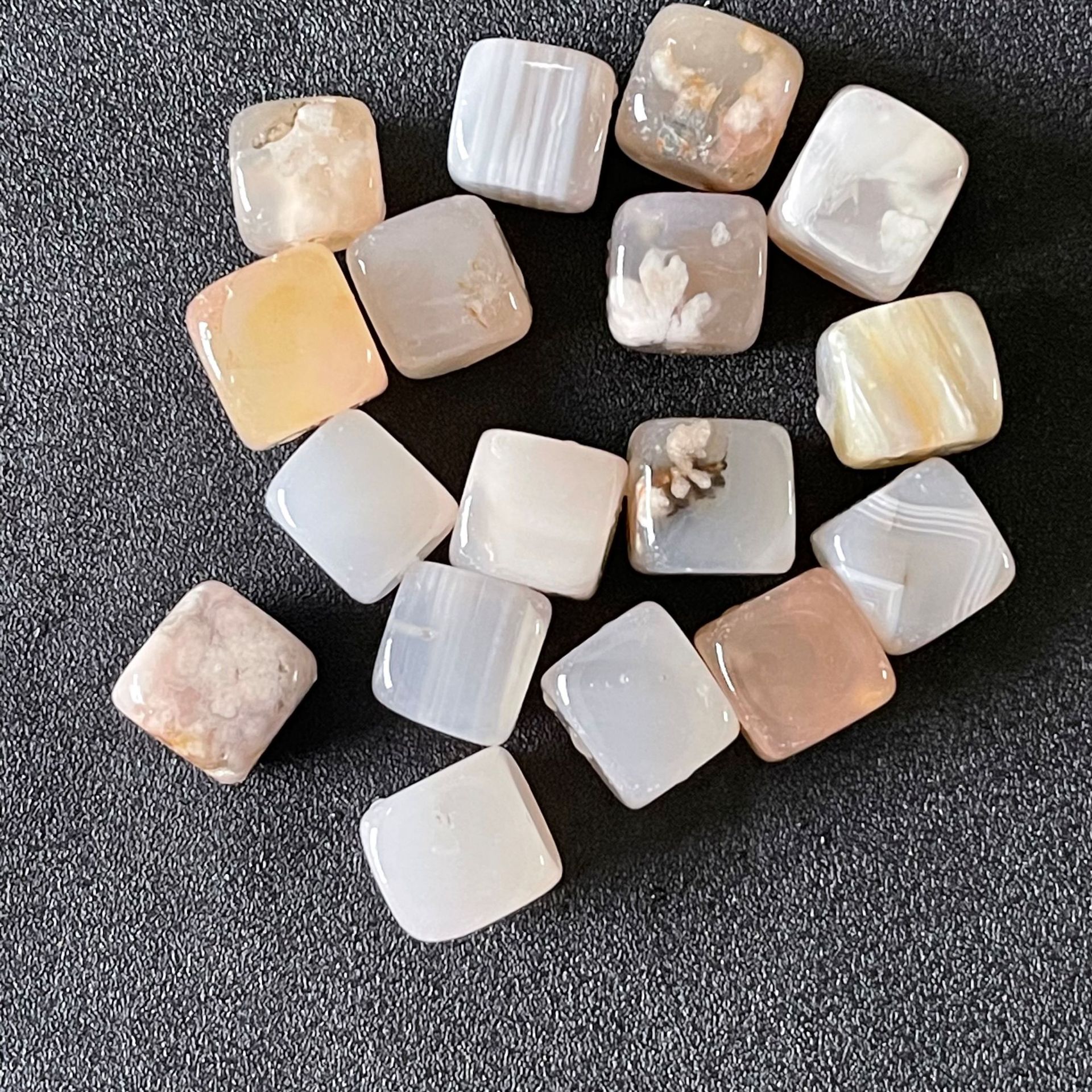 Natural polishing crystal tumbled stones wholesale Sakura agate square stones and crystals tumbled for gifts