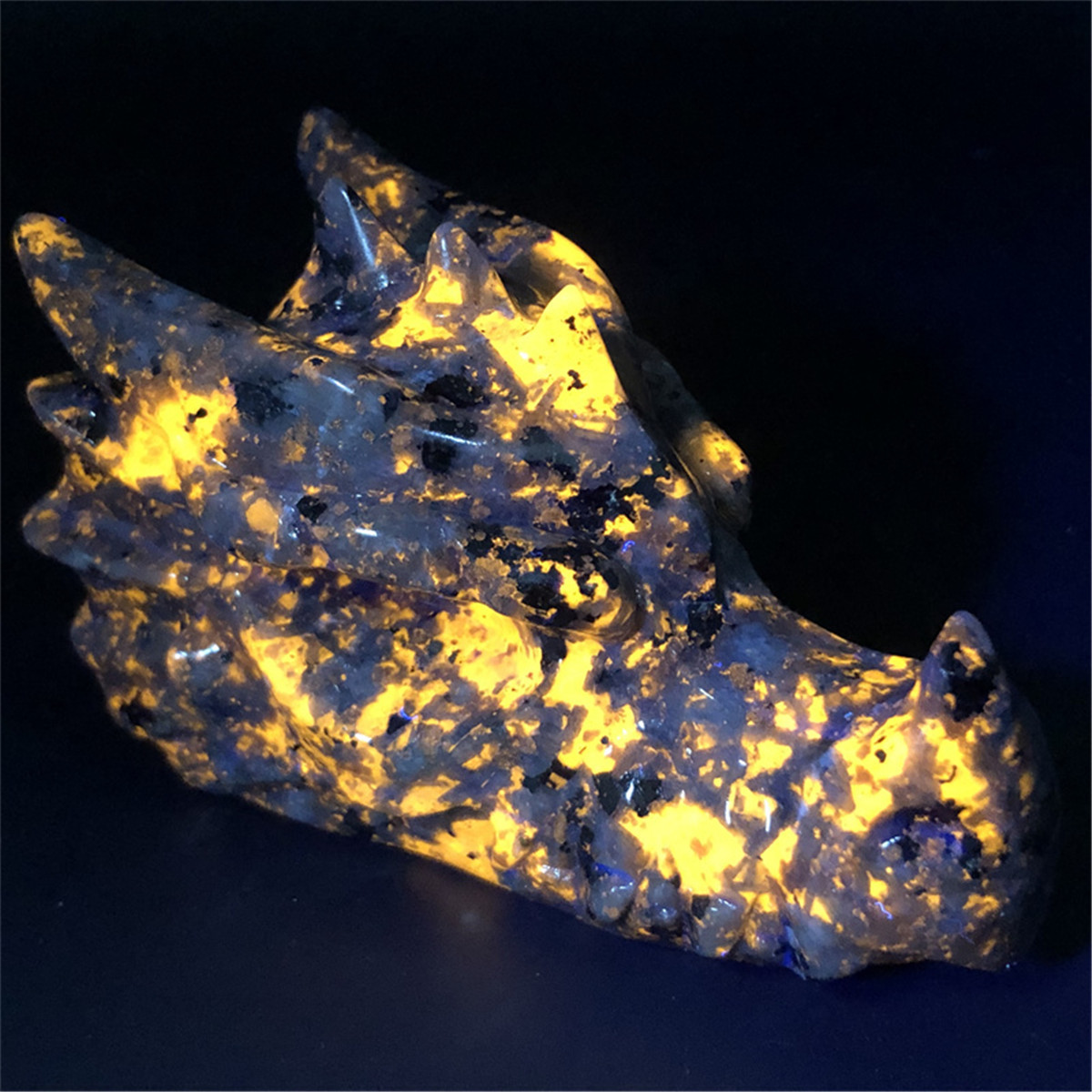 Wholesale best quality natural Quartz Crystal Flame stone head Of a dragon crystal Folk Crafts healing stone for decoration