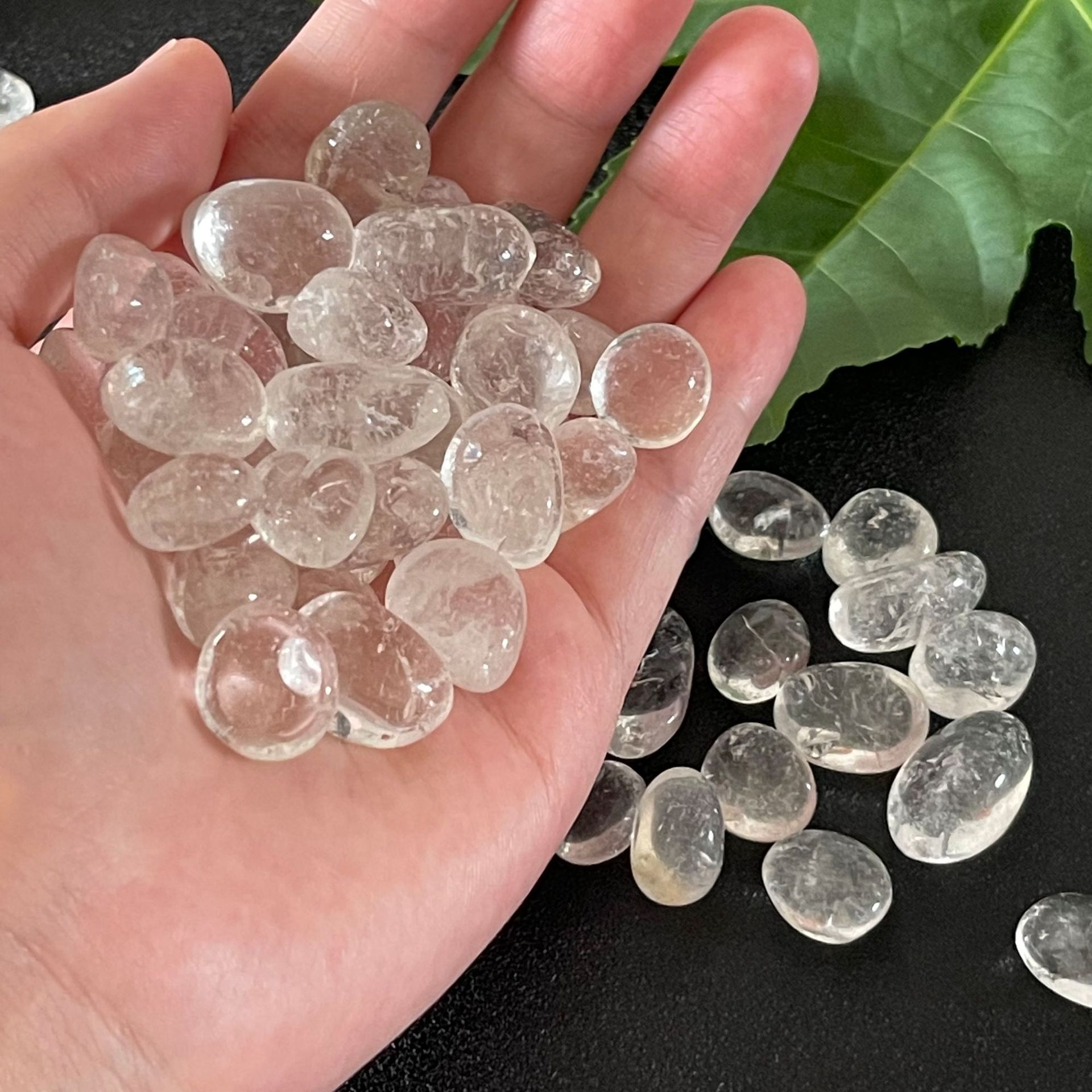 Wholesale high quality natural transparent quartz crystal tumbled stone clear polishing crystal raw stones for decoration