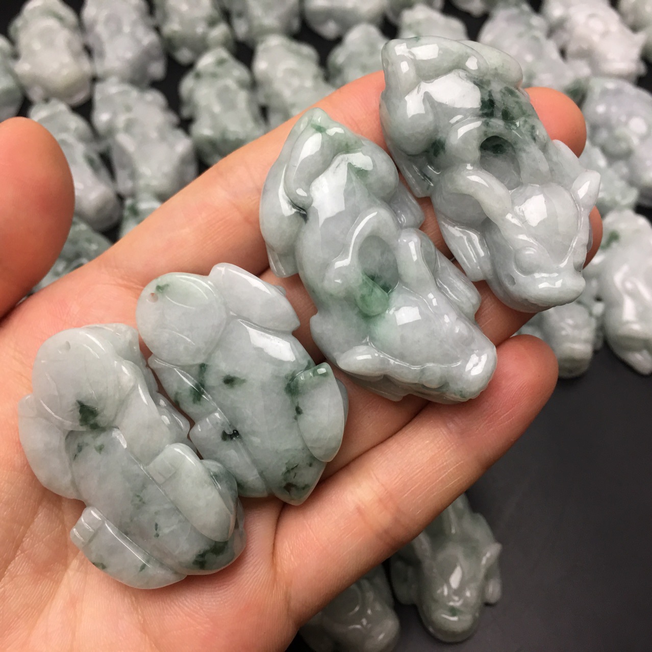 Customized craved jade Pi Xiu Burma jadeite pendants for collectible