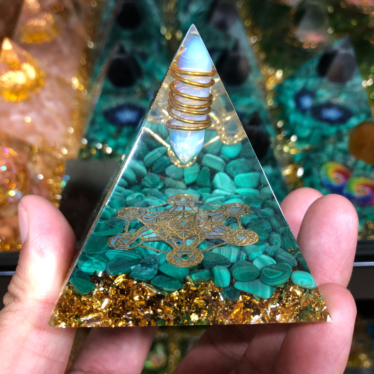 Wholesale crystal resin pyramid natural rock polished quartz healing resin crystal pyramid gift decoration hot