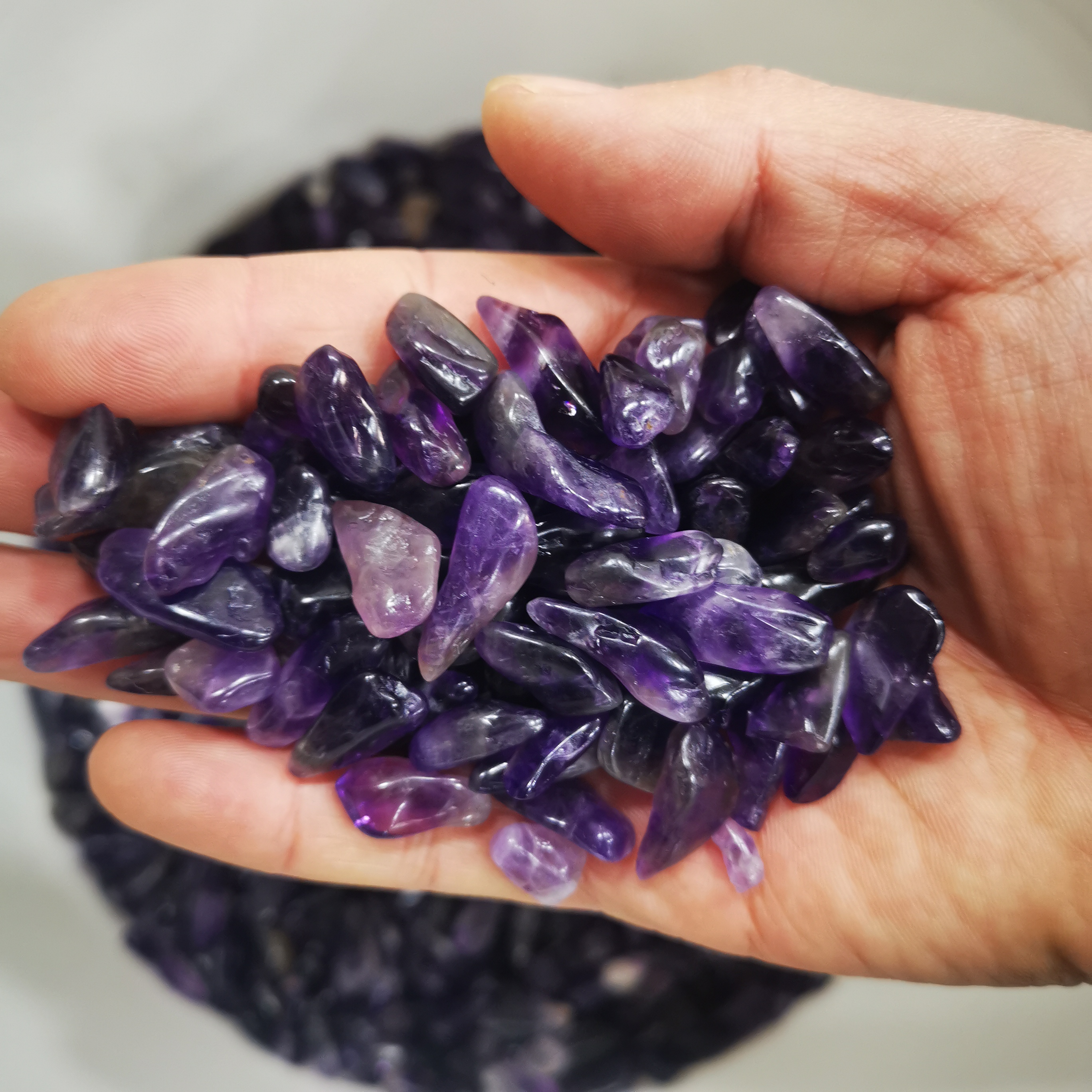 wholesale Natural crystals healing stones amethyst Tumbled fengshui and healing crystal stone for decoration and gifts