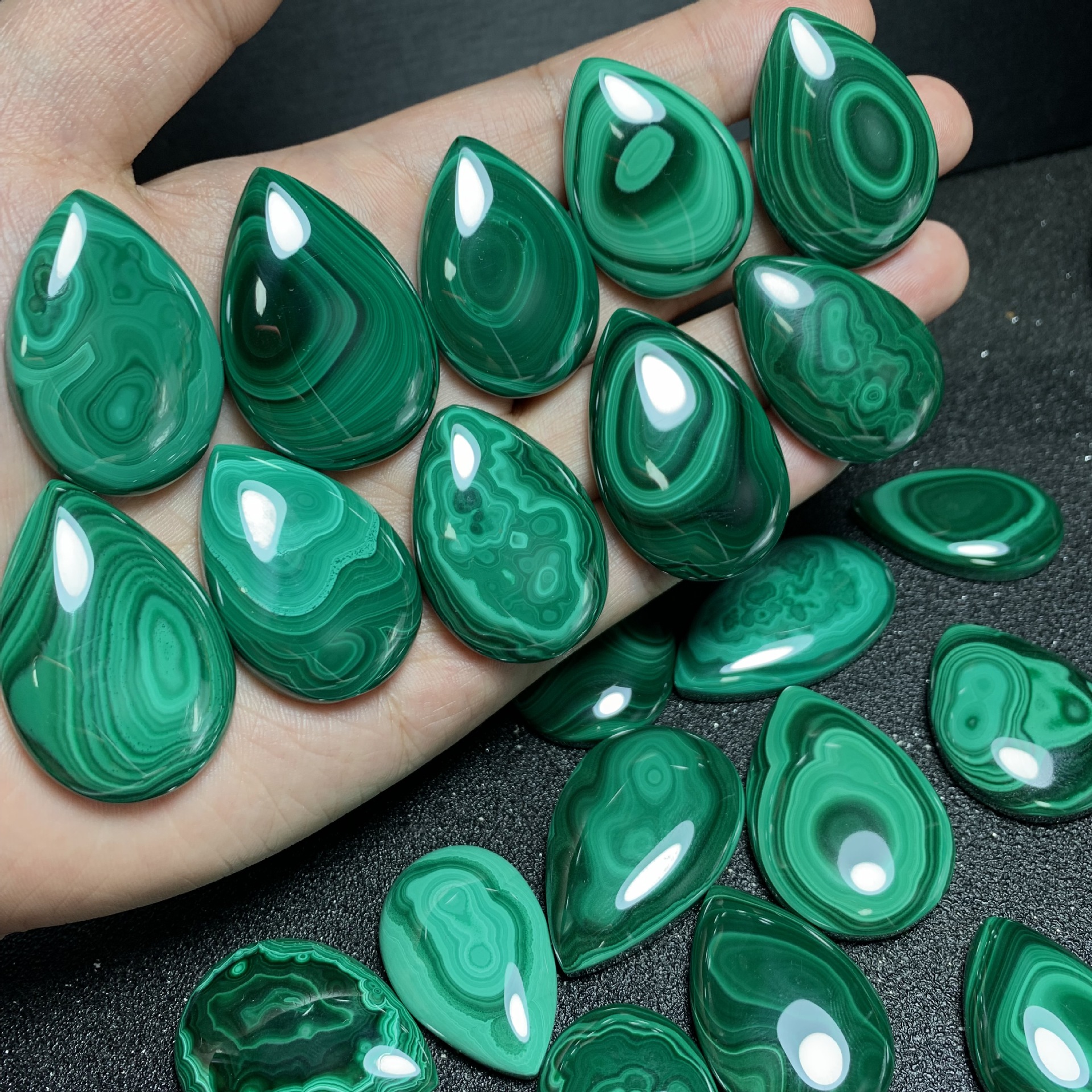 Best selling crystal jewelry pendant gemstone wholesale natural polished malachite pendant decoration for healing